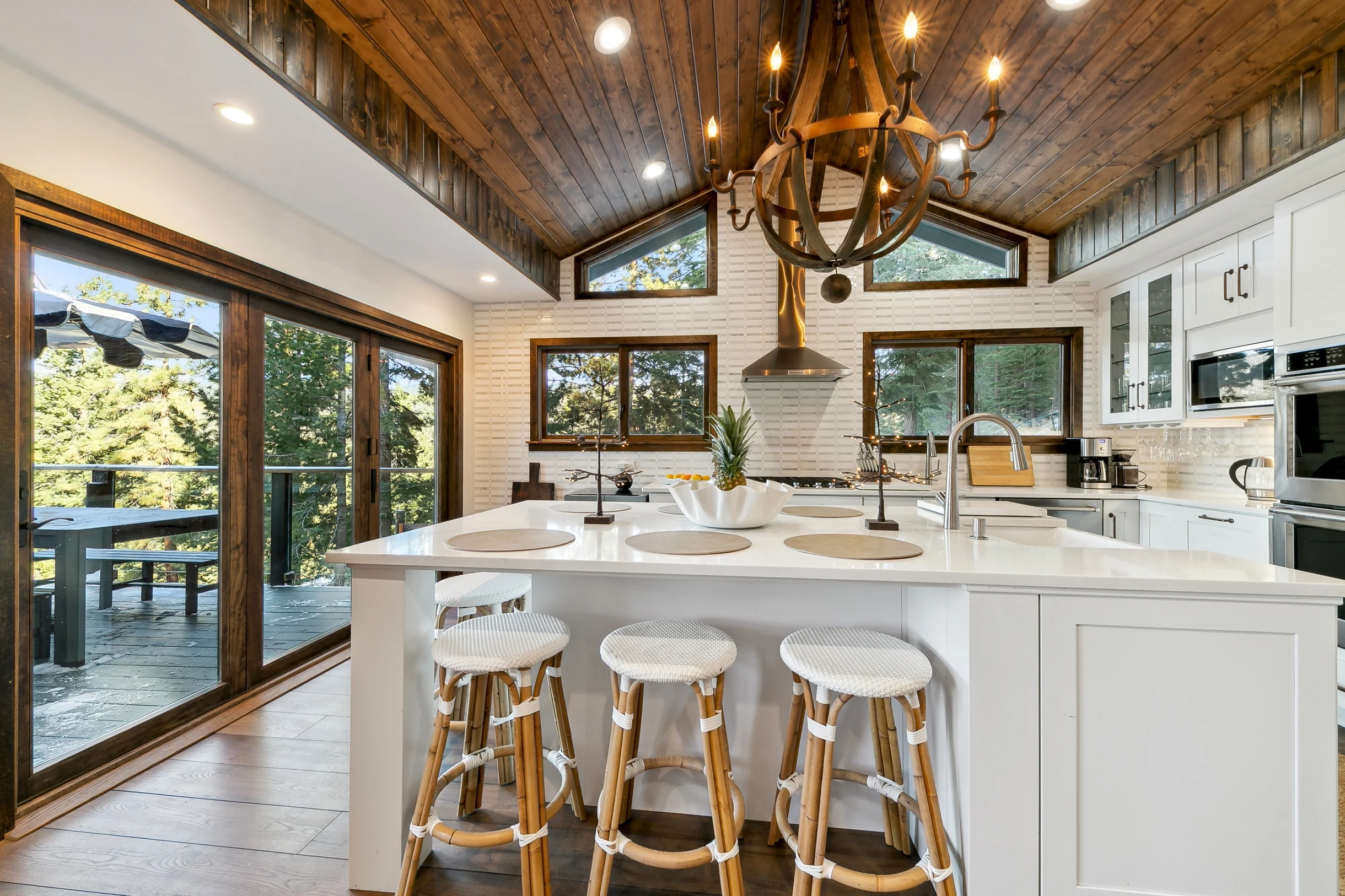 Heavenly lakeview home with hot tub and large kitchen Luxe42 #97