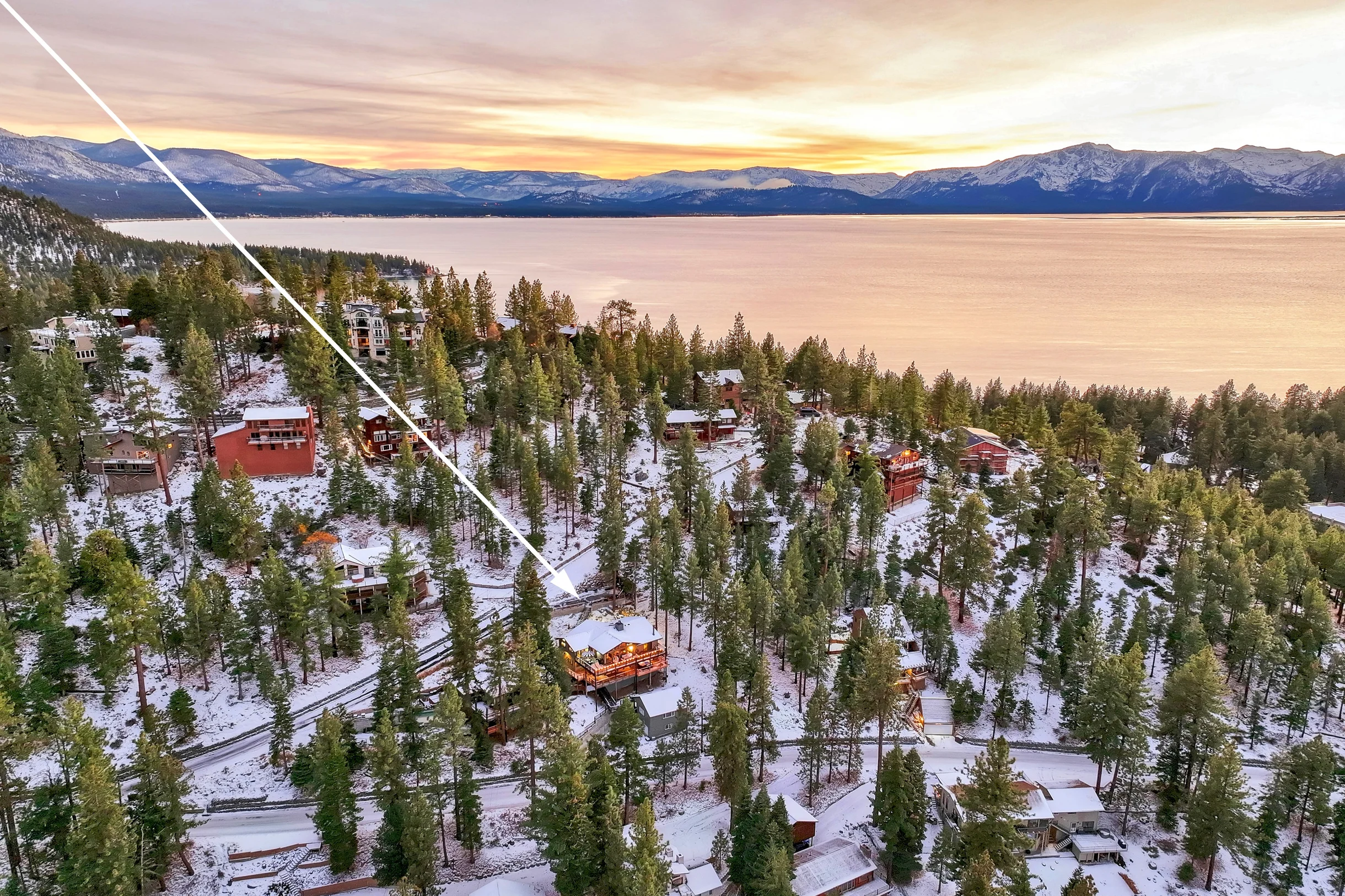 Heavenly lakeview home with hot tub and large kitchen Luxe42 #136