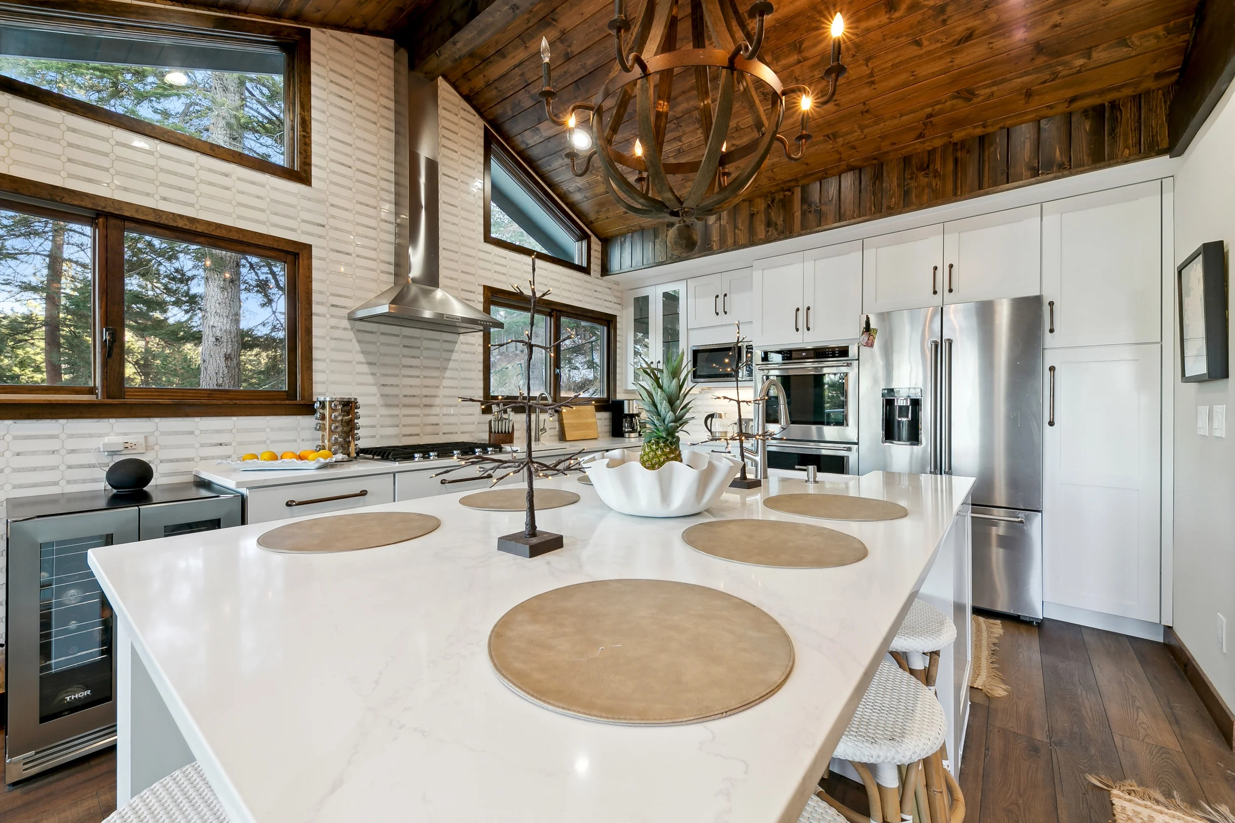 Heavenly lakeview home with hot tub and large kitchen Luxe42 #125
