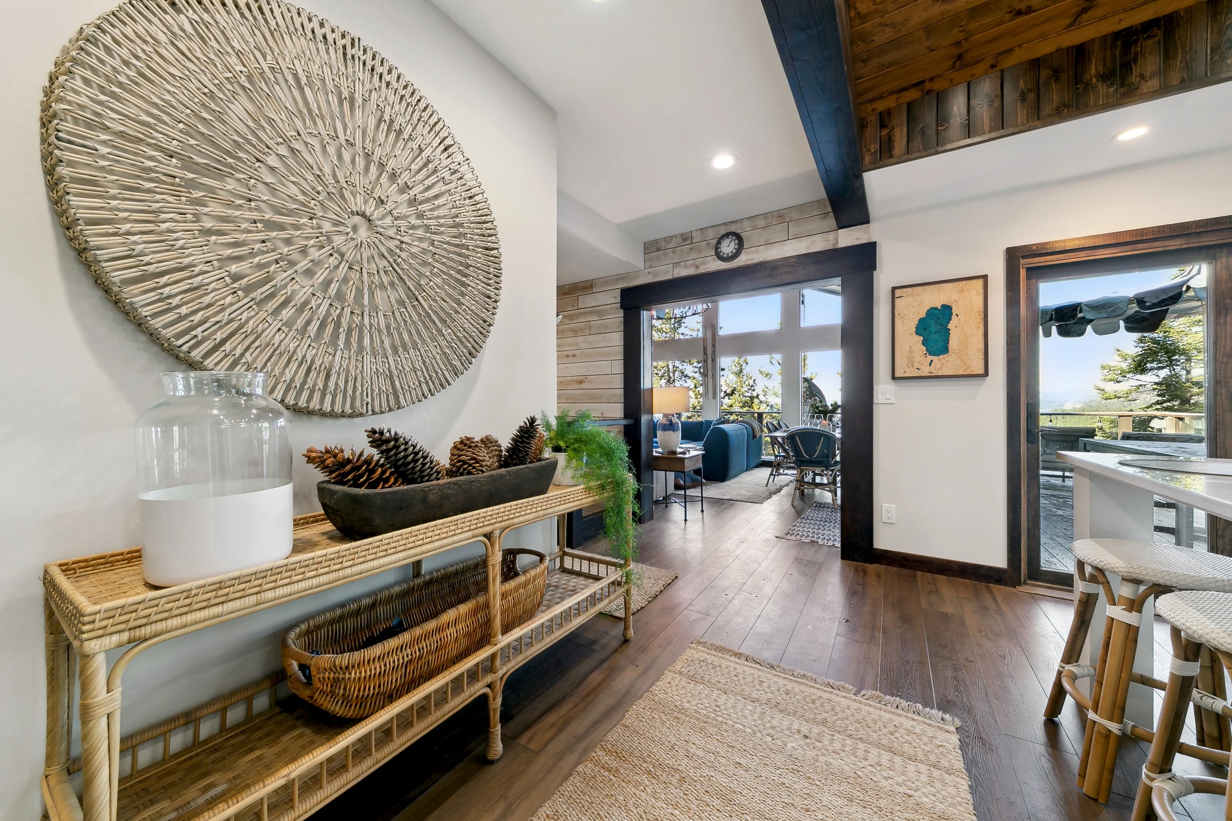 Heavenly lakeview home with hot tub and large kitchen Luxe42 #82