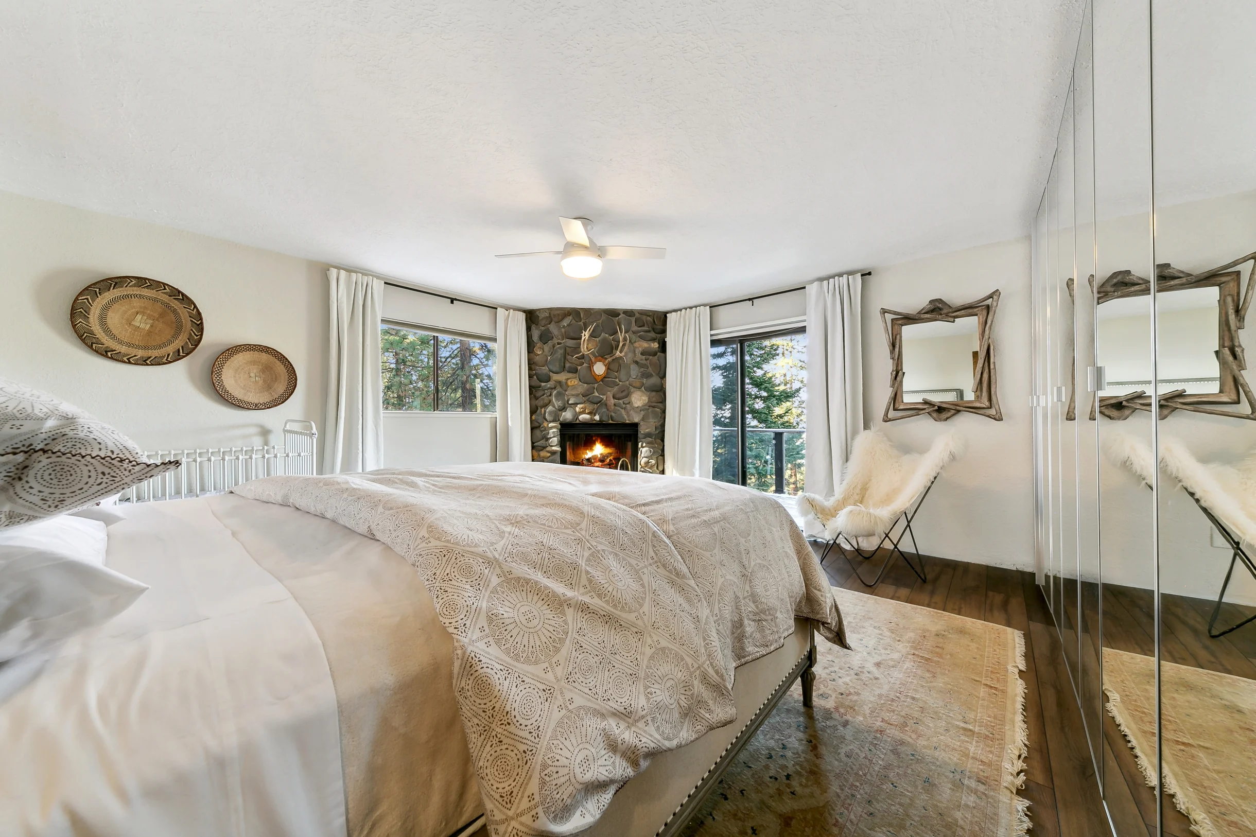 Heavenly lakeview home with hot tub and large kitchen Luxe42 #124