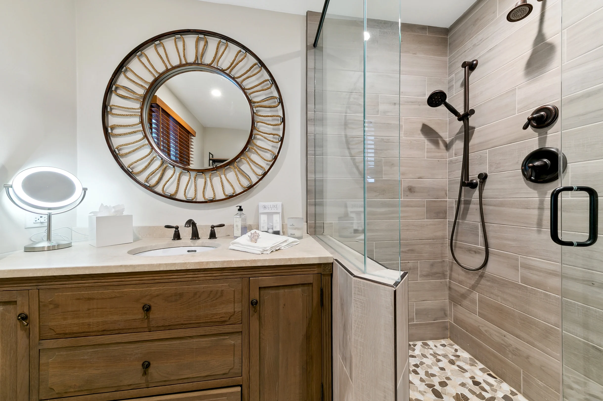 Heavenly lakeview home with hot tub and large kitchen Luxe42 #79