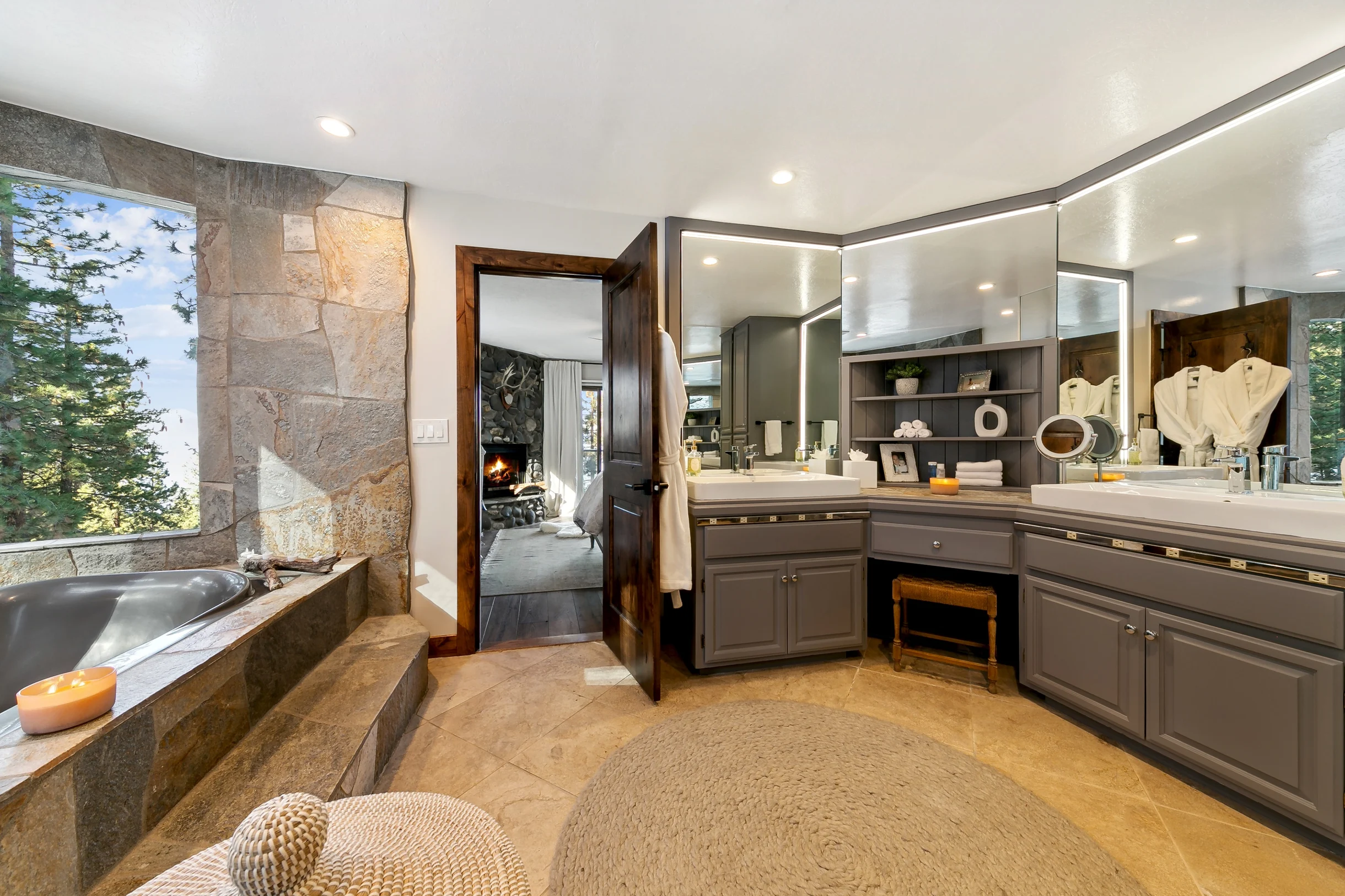 Heavenly lakeview home with hot tub and large kitchen Luxe42 #94