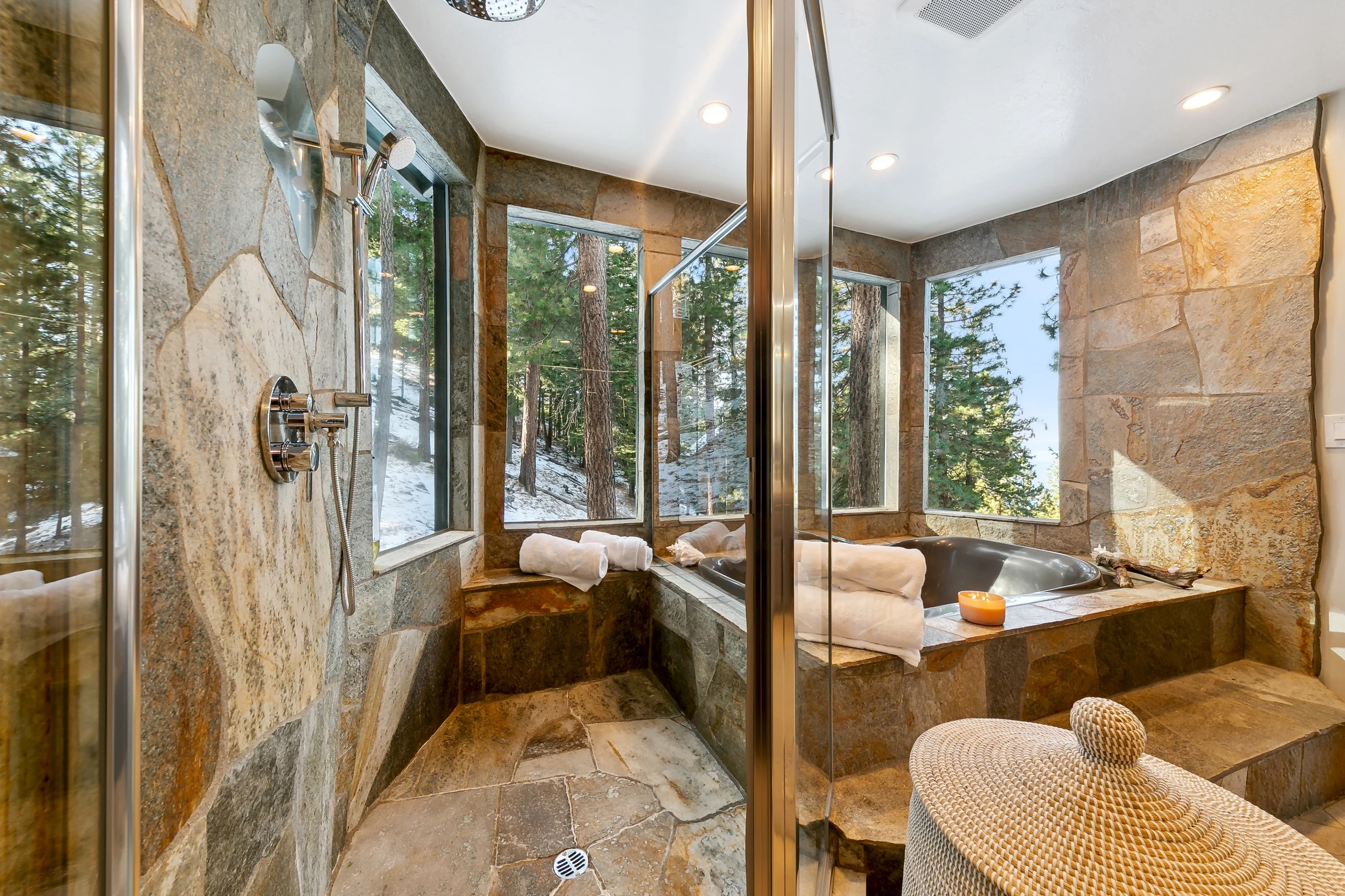 Heavenly lakeview home with hot tub and large kitchen Luxe42 #140
