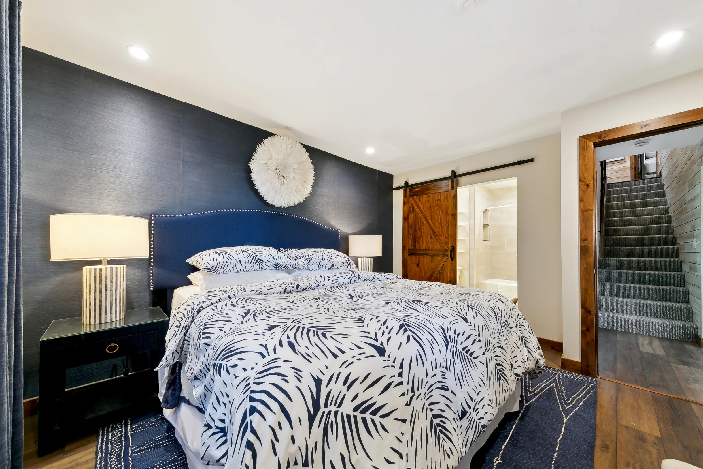 Heavenly lakeview home with hot tub and large kitchen Luxe42 #110