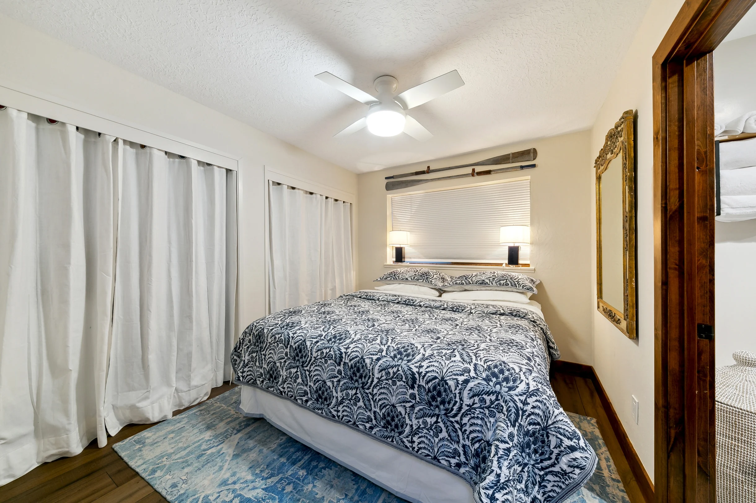 Heavenly lakeview home with hot tub and large kitchen Luxe42 #139