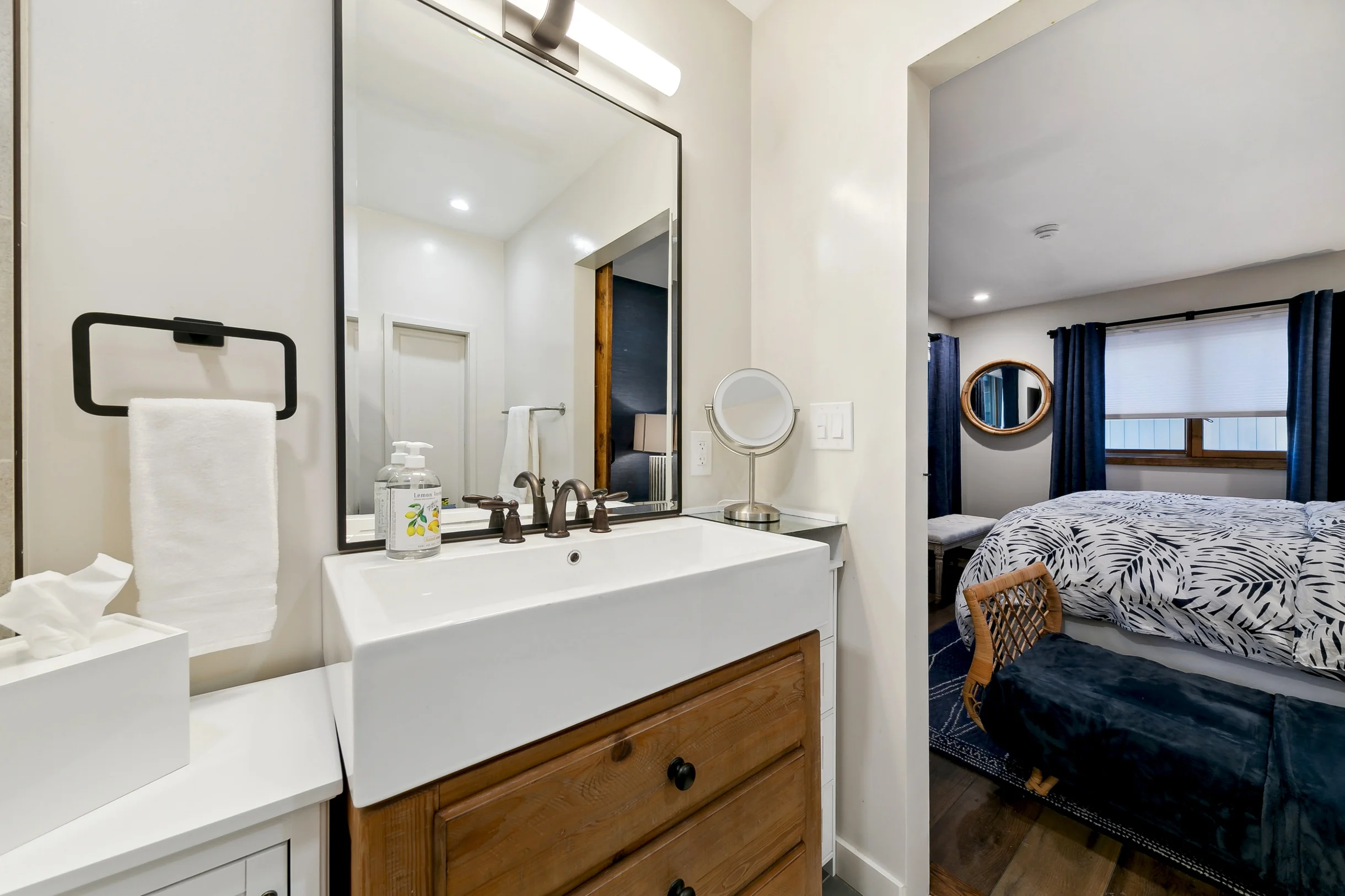 Heavenly lakeview home with hot tub and large kitchen Luxe42 #71