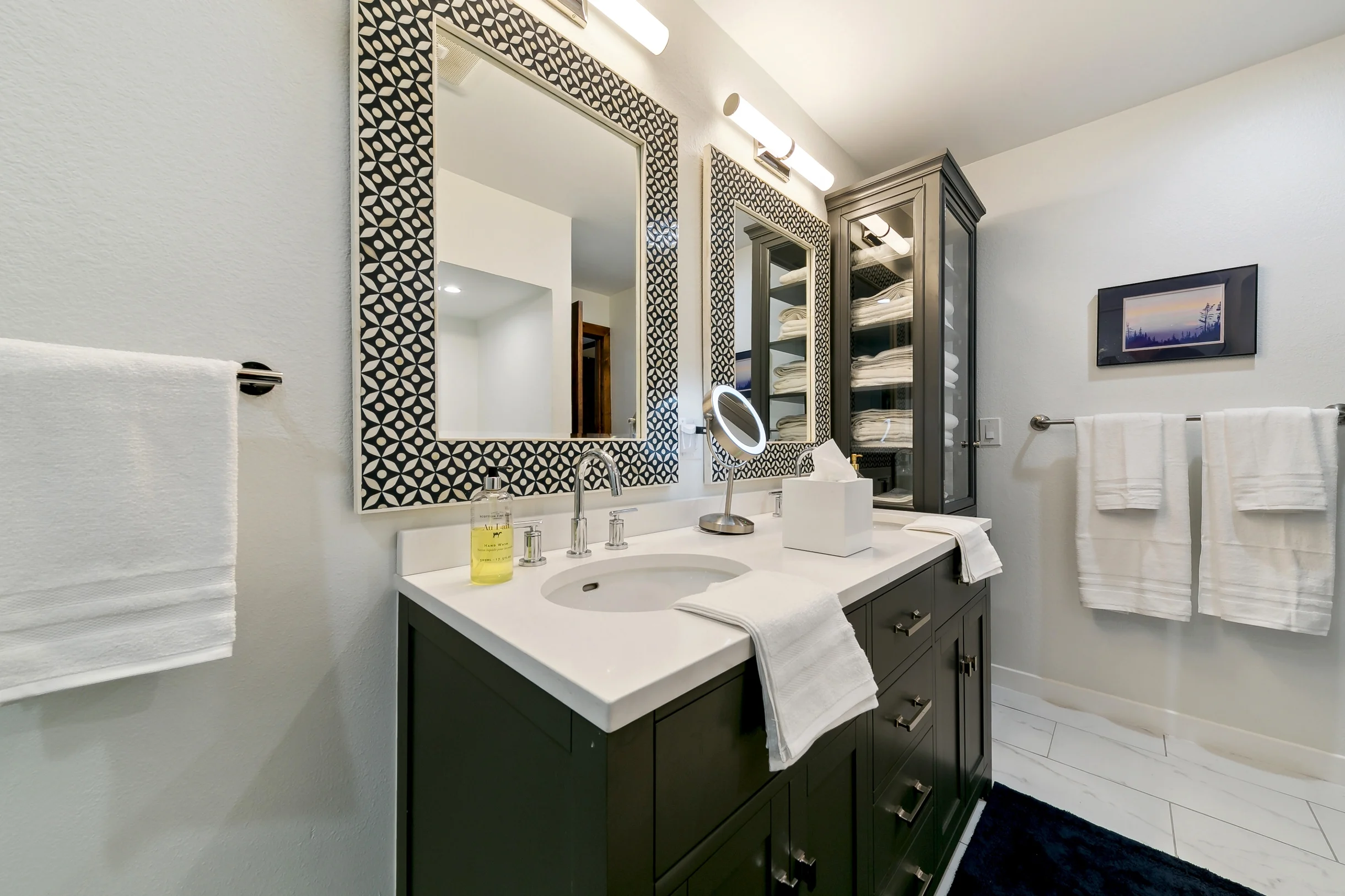 Heavenly lakeview home with hot tub and large kitchen Luxe42 #108