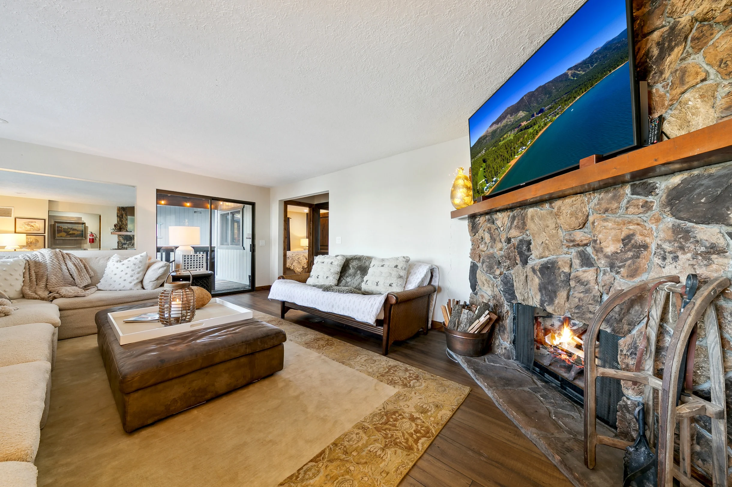 Heavenly lakeview home with hot tub and large kitchen Luxe42 #116
