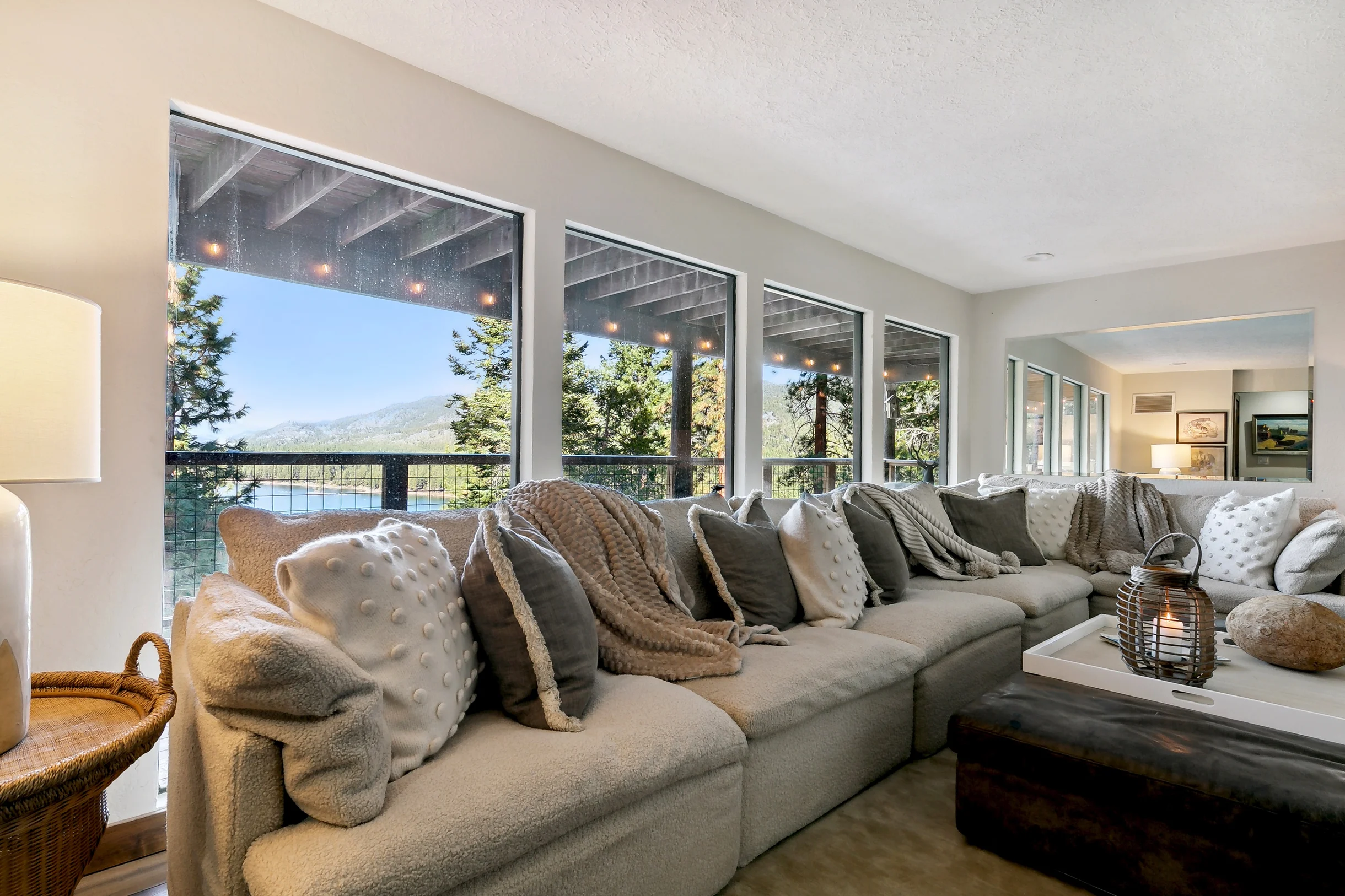Heavenly lakeview home with hot tub and large kitchen Luxe42 #131