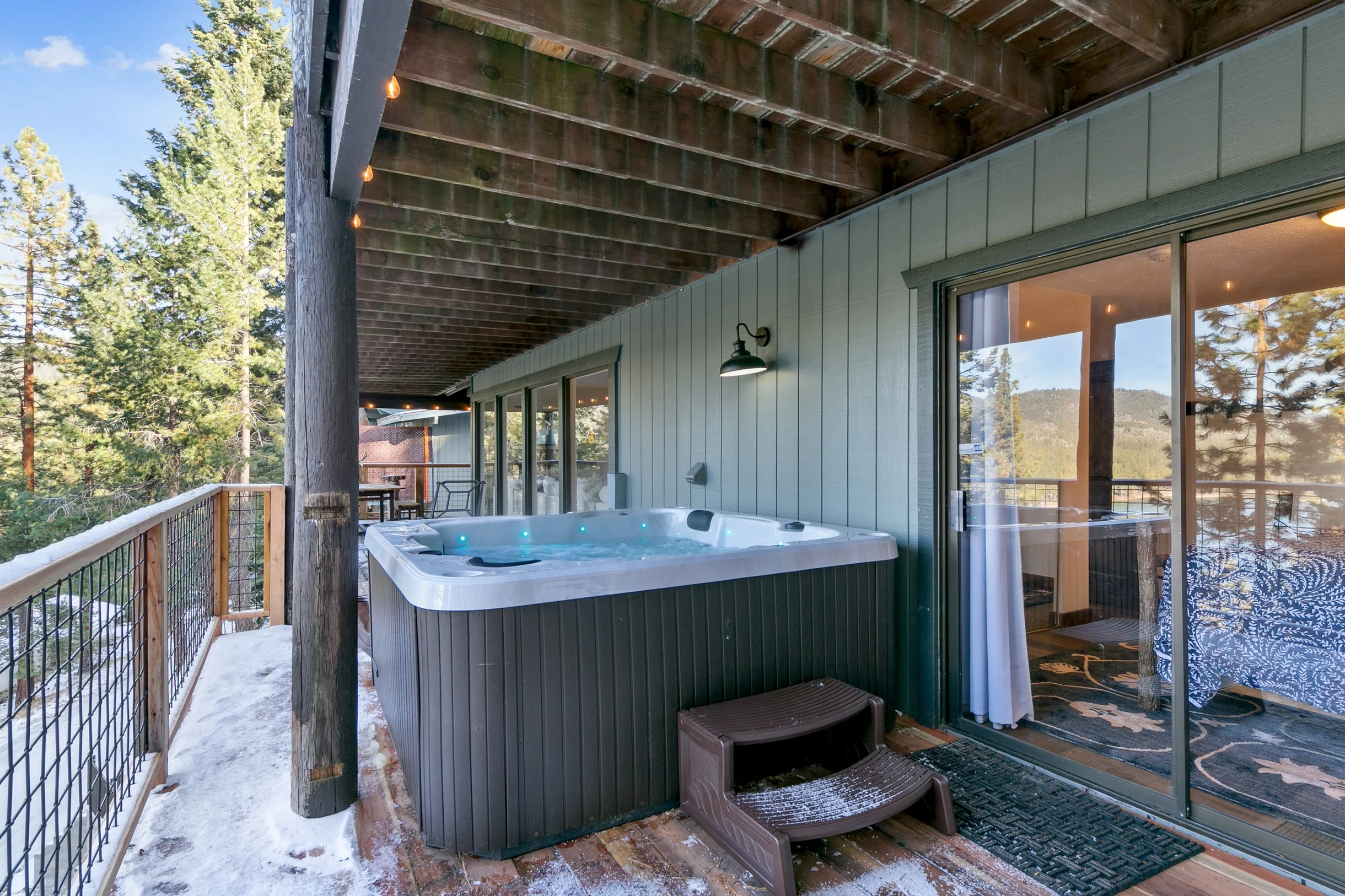 Heavenly lakeview home with hot tub and large kitchen Luxe42 #113