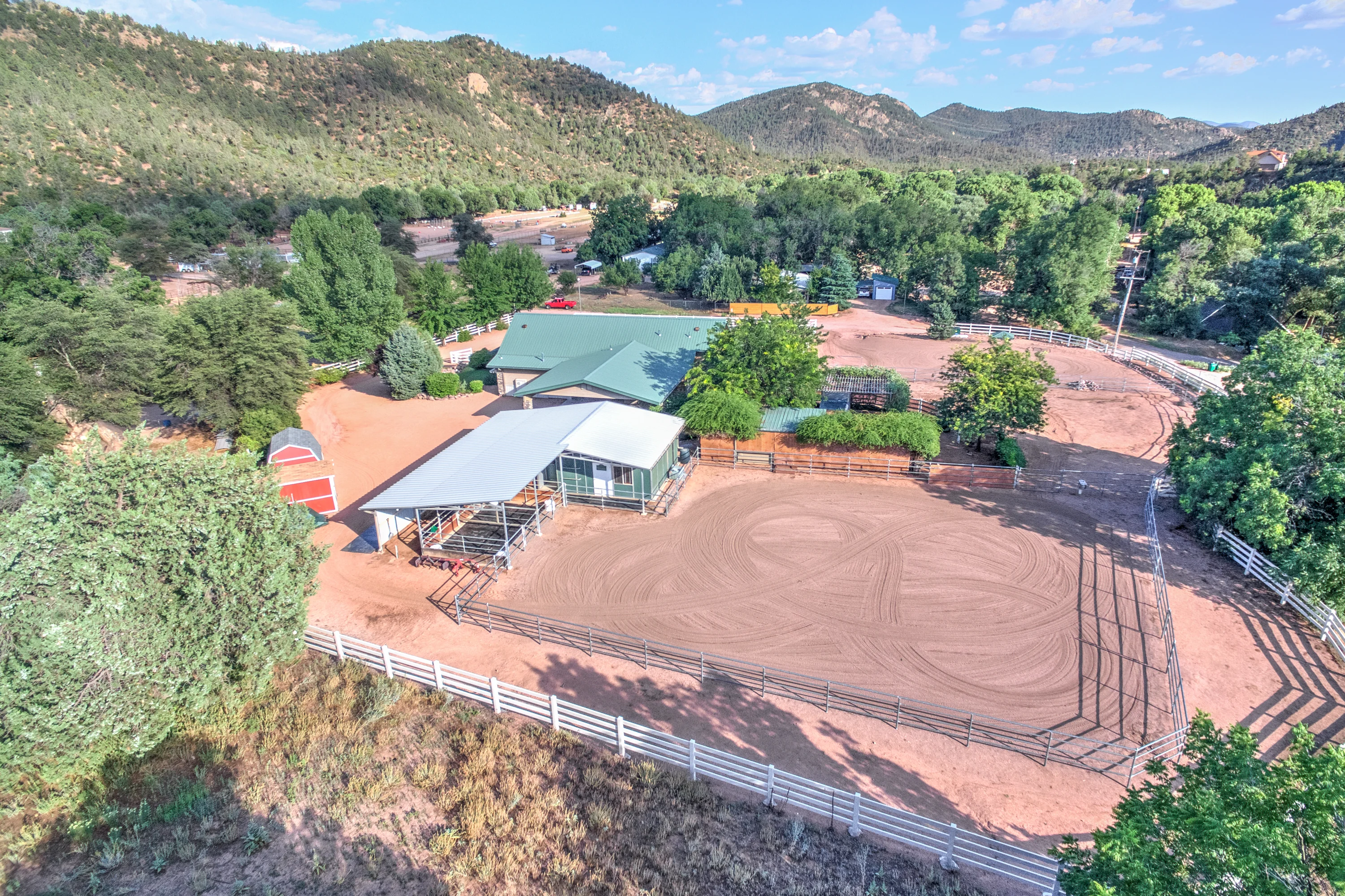 Diamond Spirit Ranch riding arena and grounds