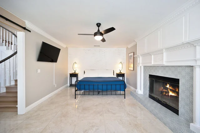 Full sized bed image 1