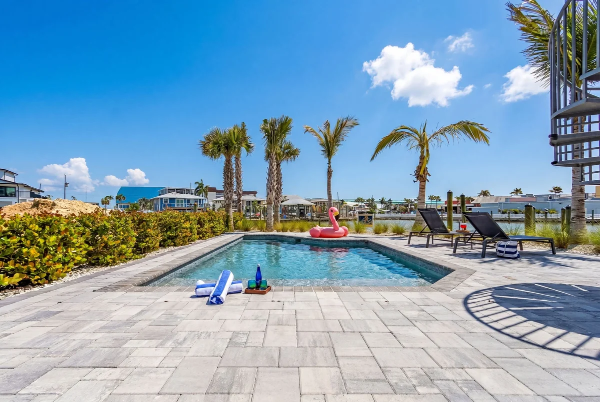 Condo in Fort Myers Beach property photo 4