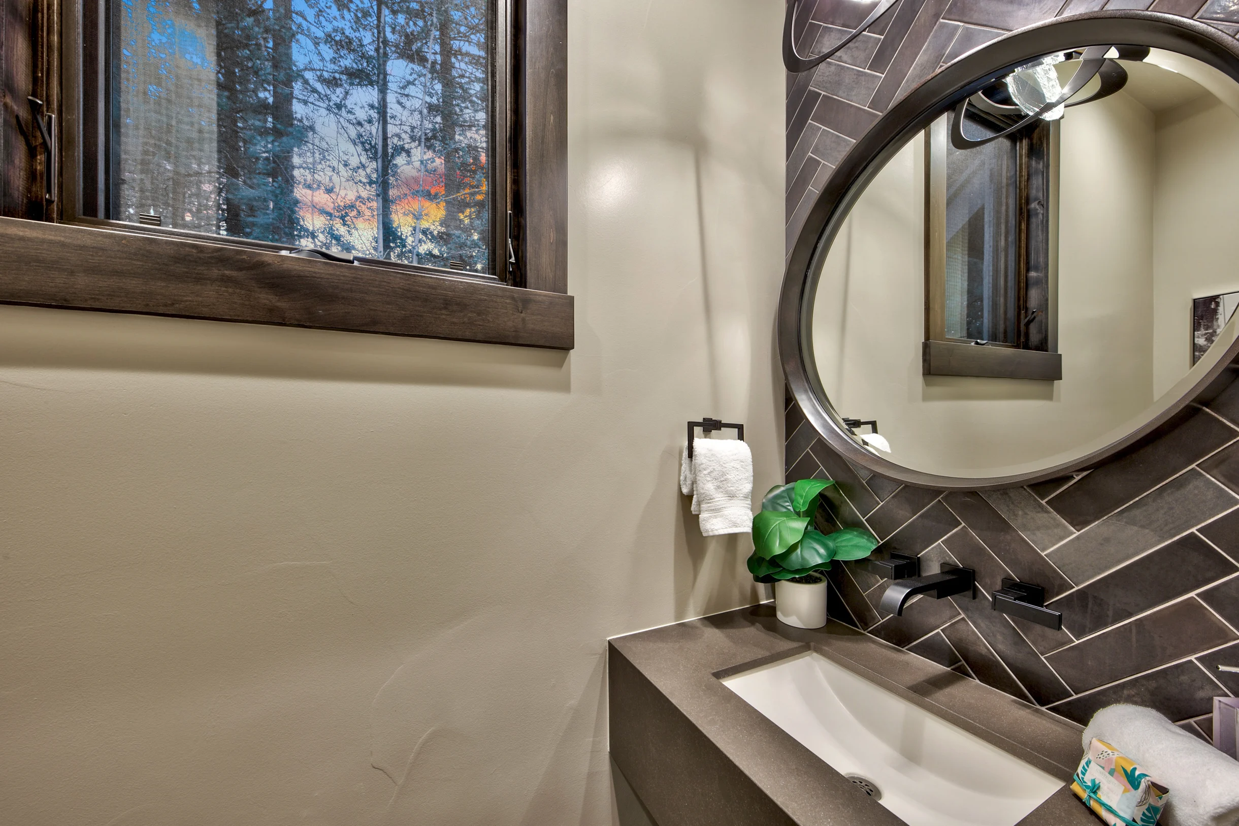 Lakefront South Lake Tahoe Luxury Villa LUXE03 #51