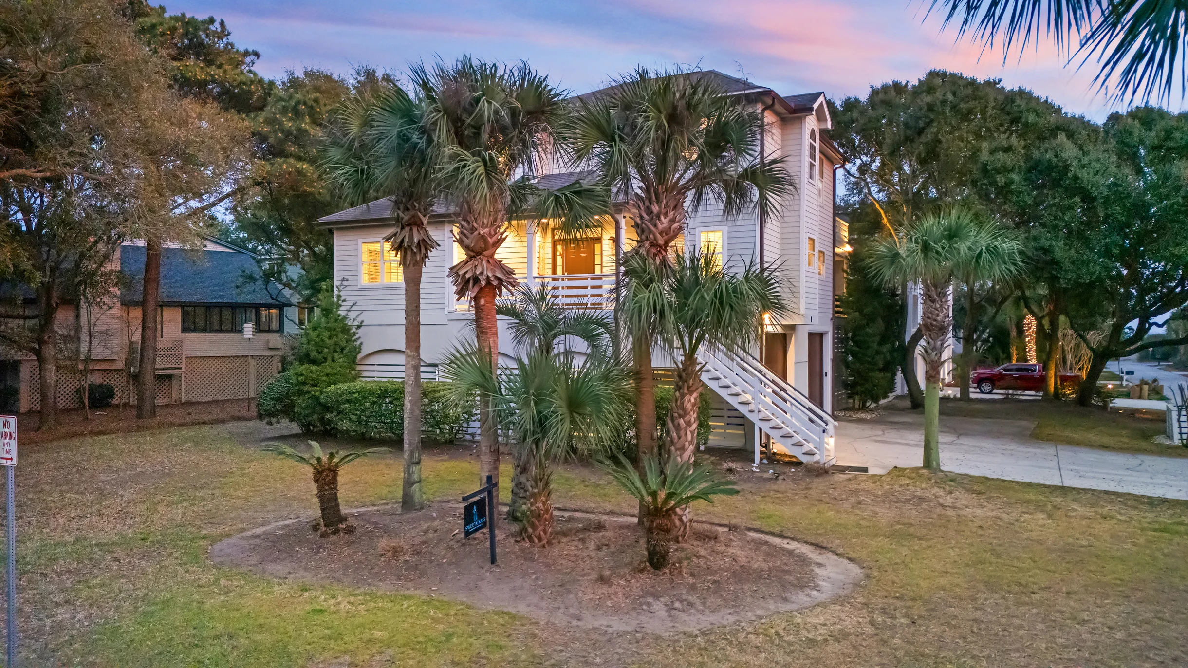 AV8-53: 8 53rd Avenue #54