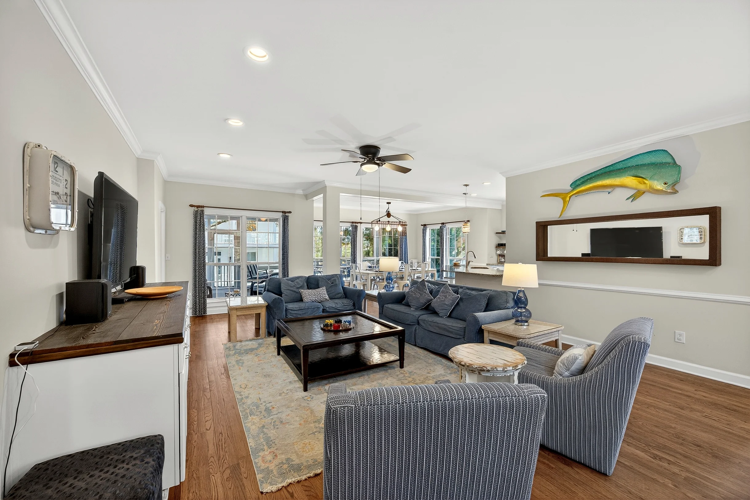 AV8-53: 8 53rd Avenue #108