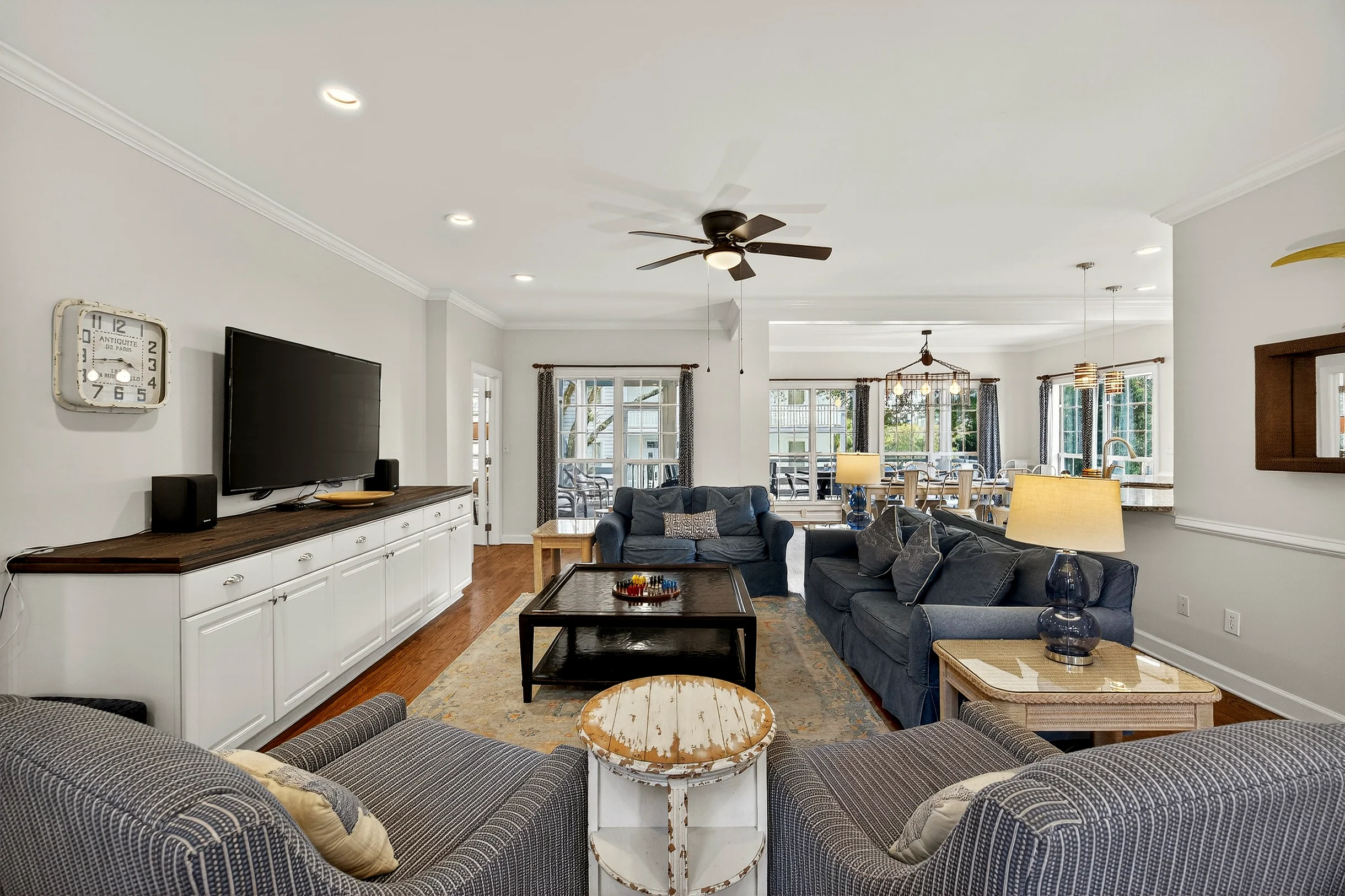 AV8-53: 8 53rd Avenue #109