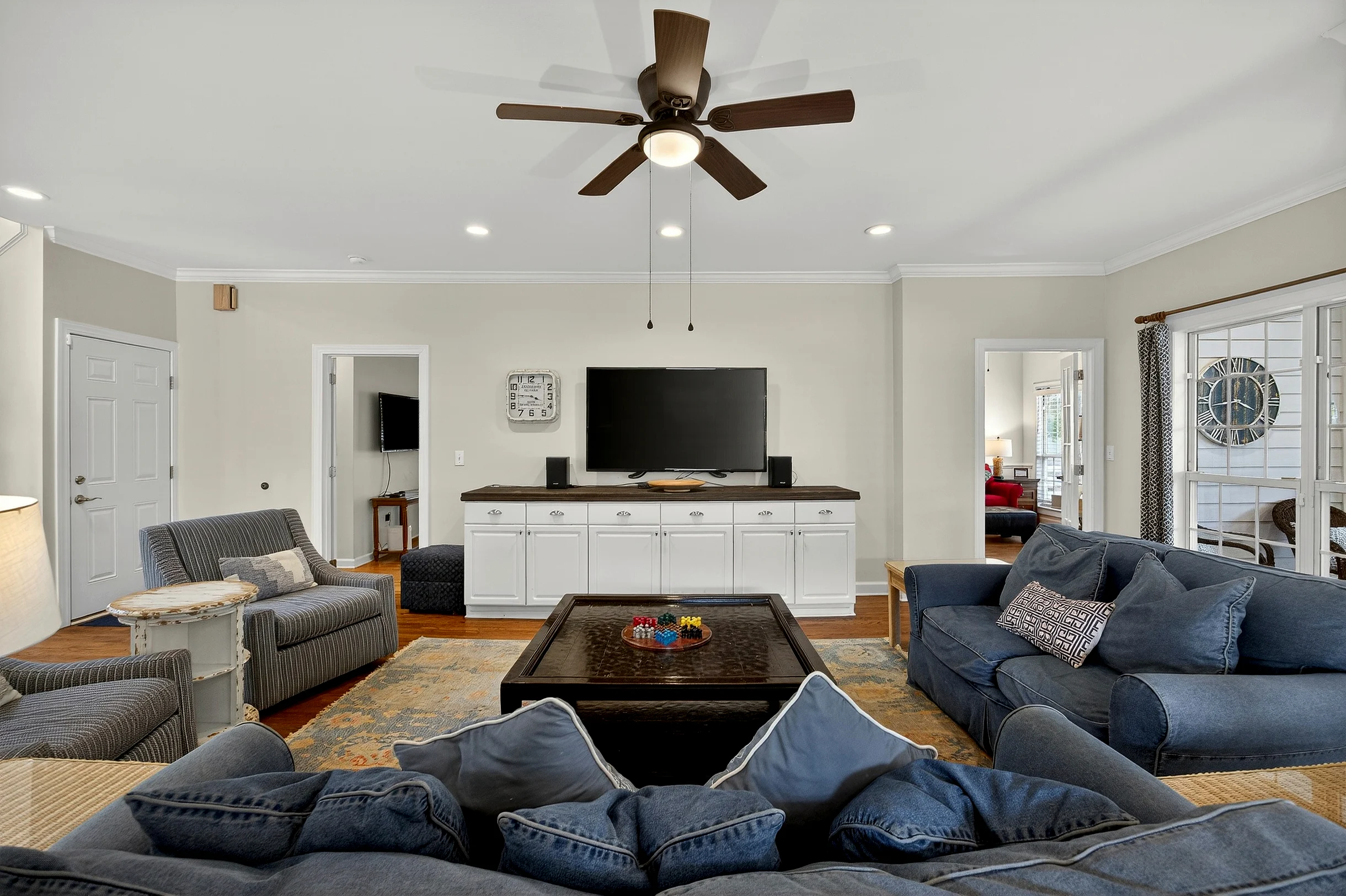 AV8-53: 8 53rd Avenue #98