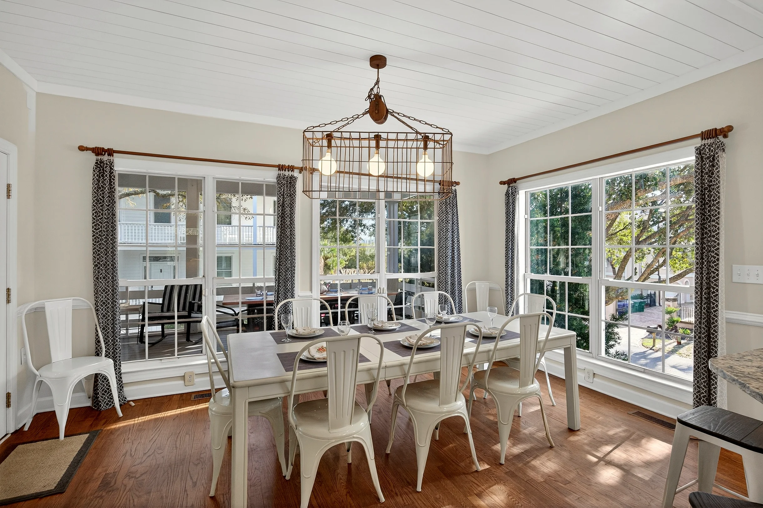 AV8-53: 8 53rd Avenue #111