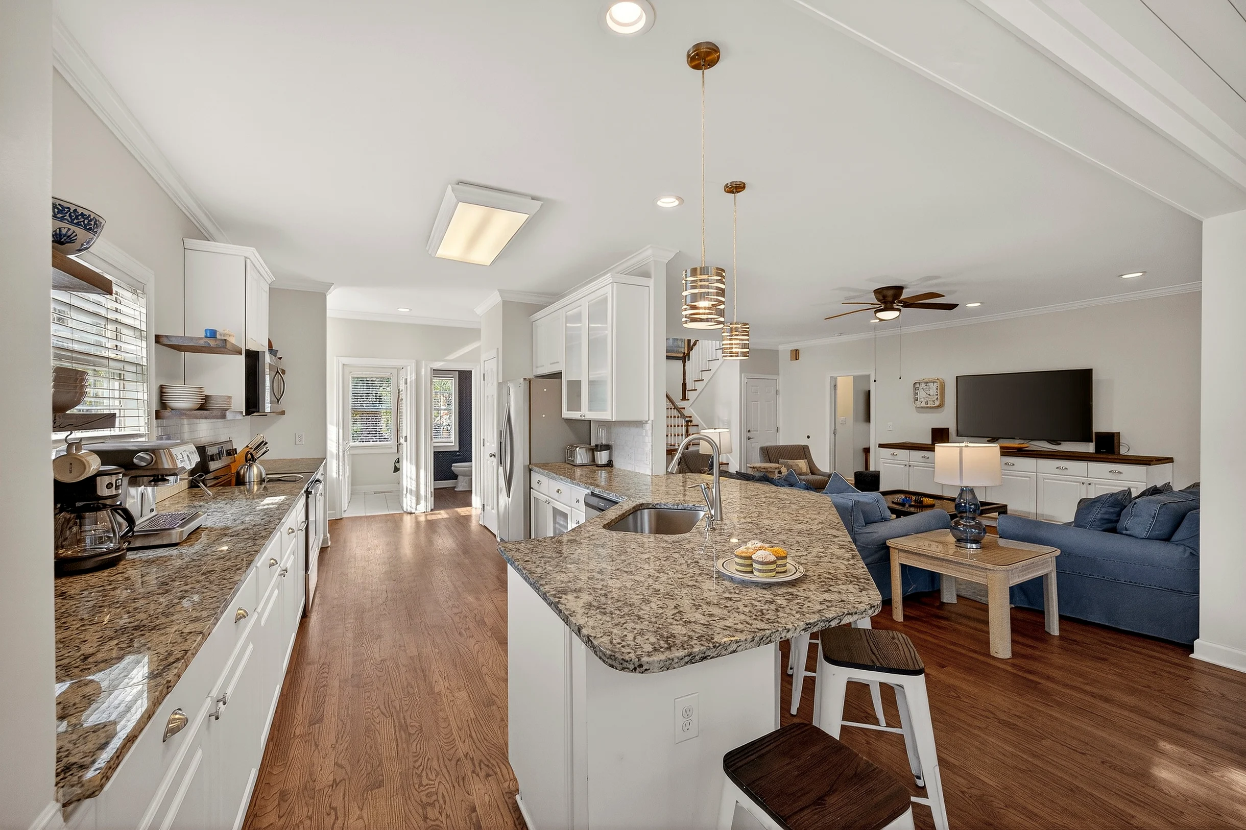 AV8-53: 8 53rd Avenue #63