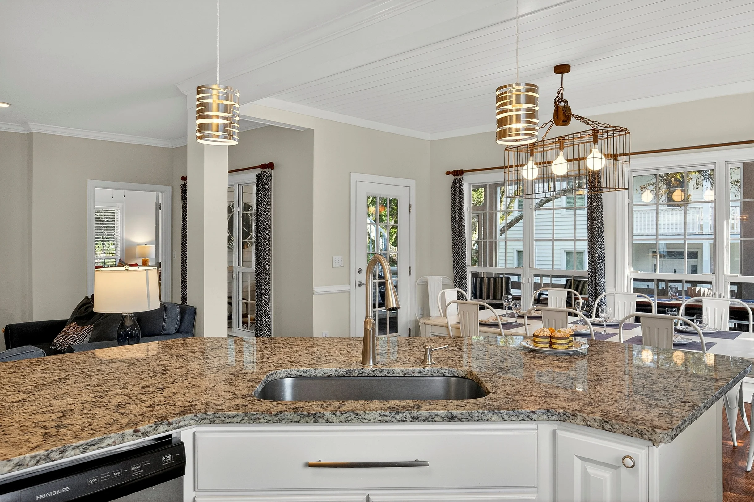 AV8-53: 8 53rd Avenue #61