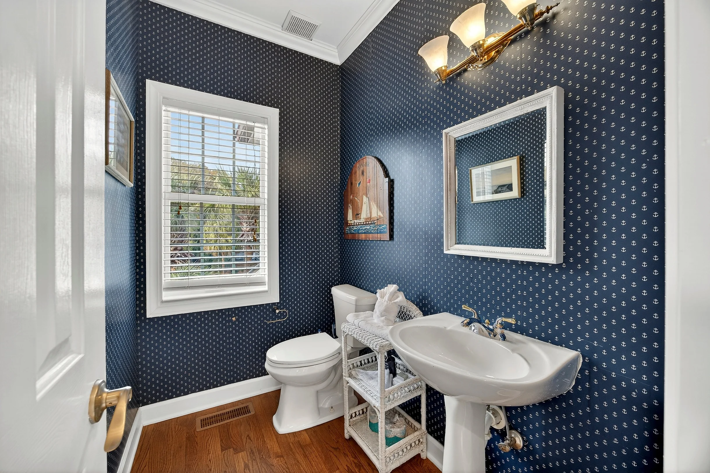AV8-53: 8 53rd Avenue #68