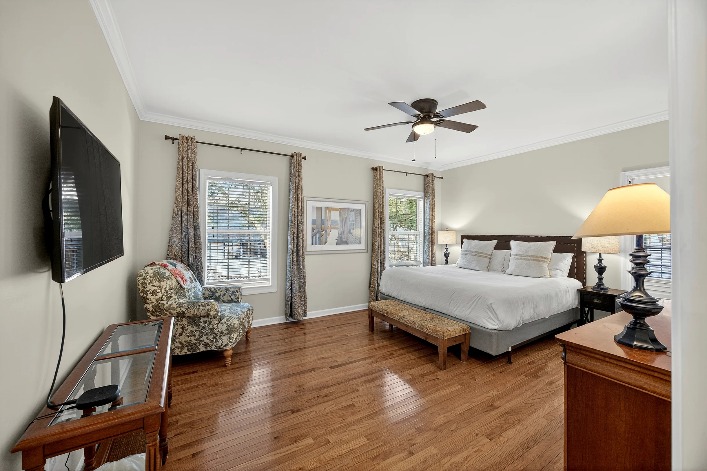 AV8-53: 8 53rd Avenue #114