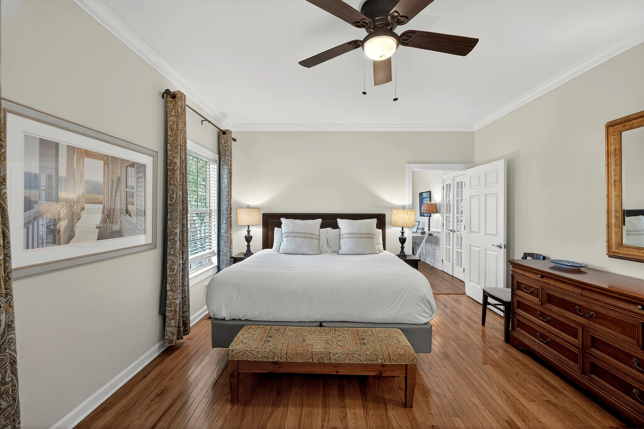 AV8-53: 8 53rd Avenue #104