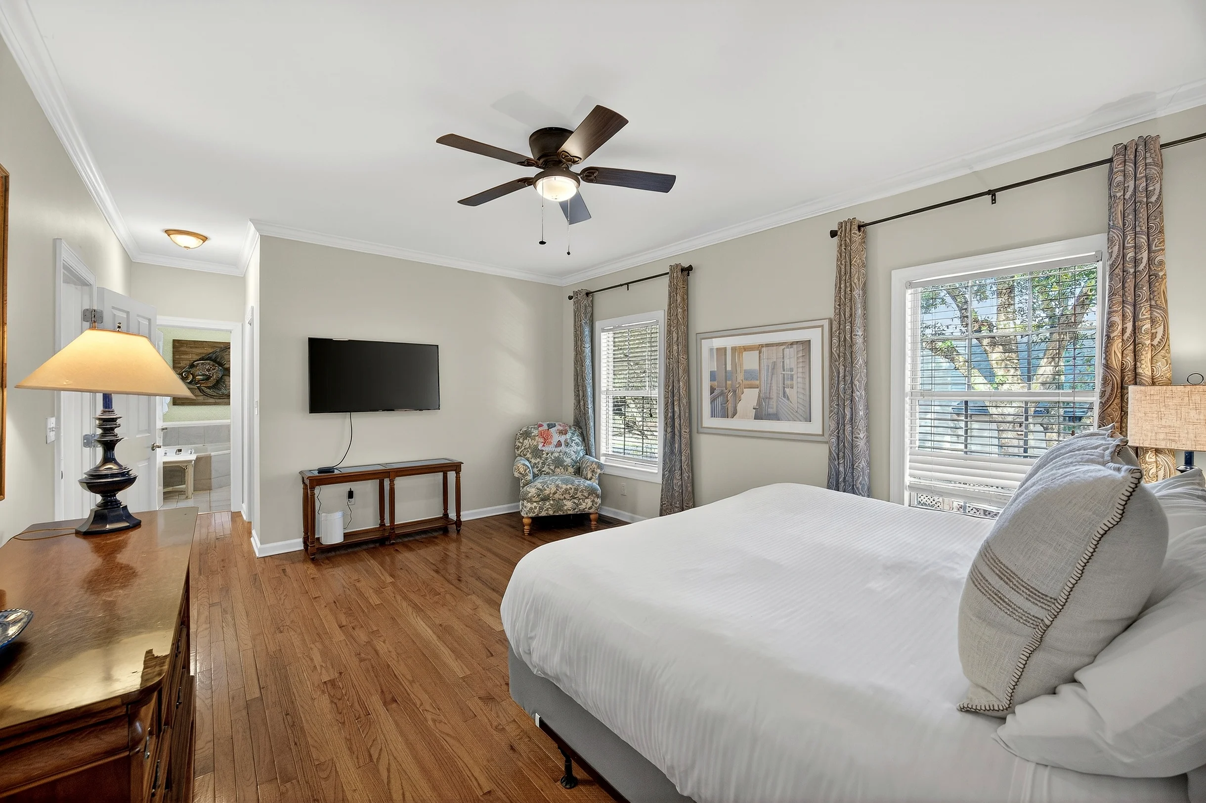 AV8-53: 8 53rd Avenue #52
