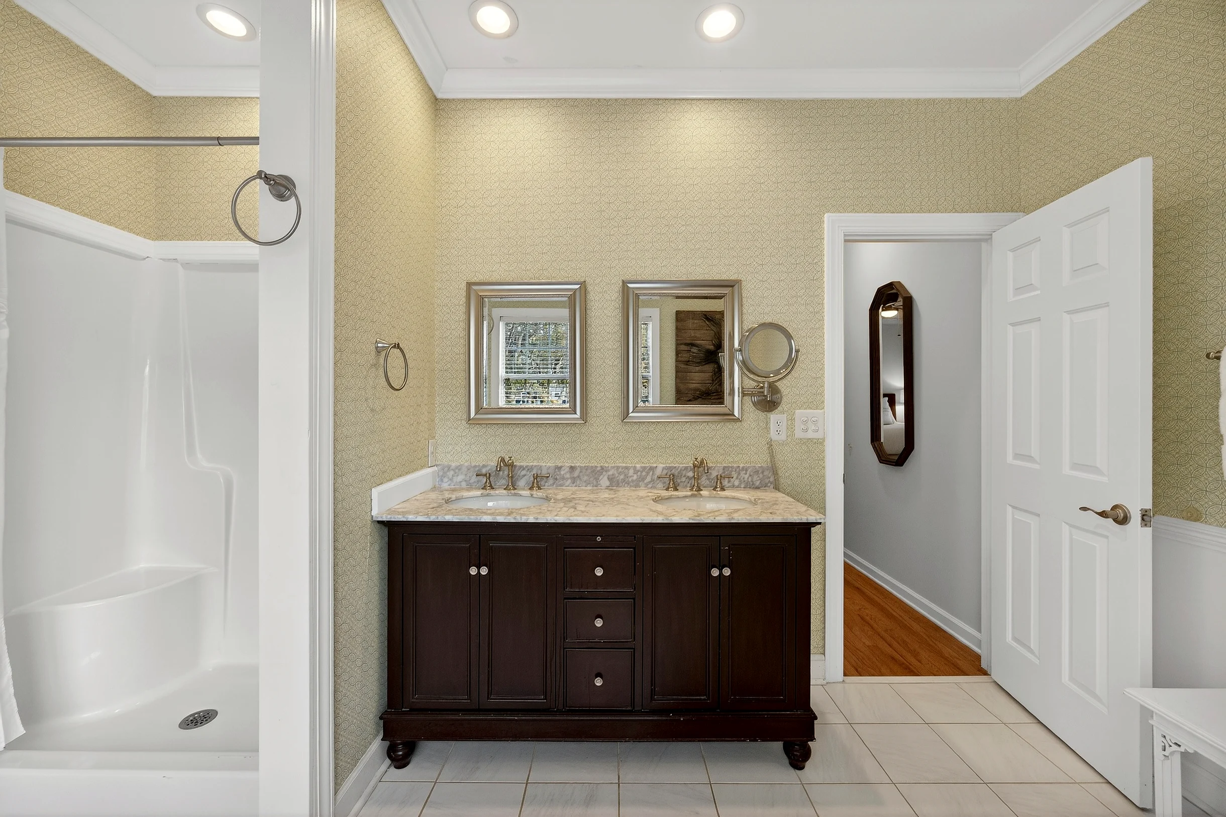 AV8-53: 8 53rd Avenue #92