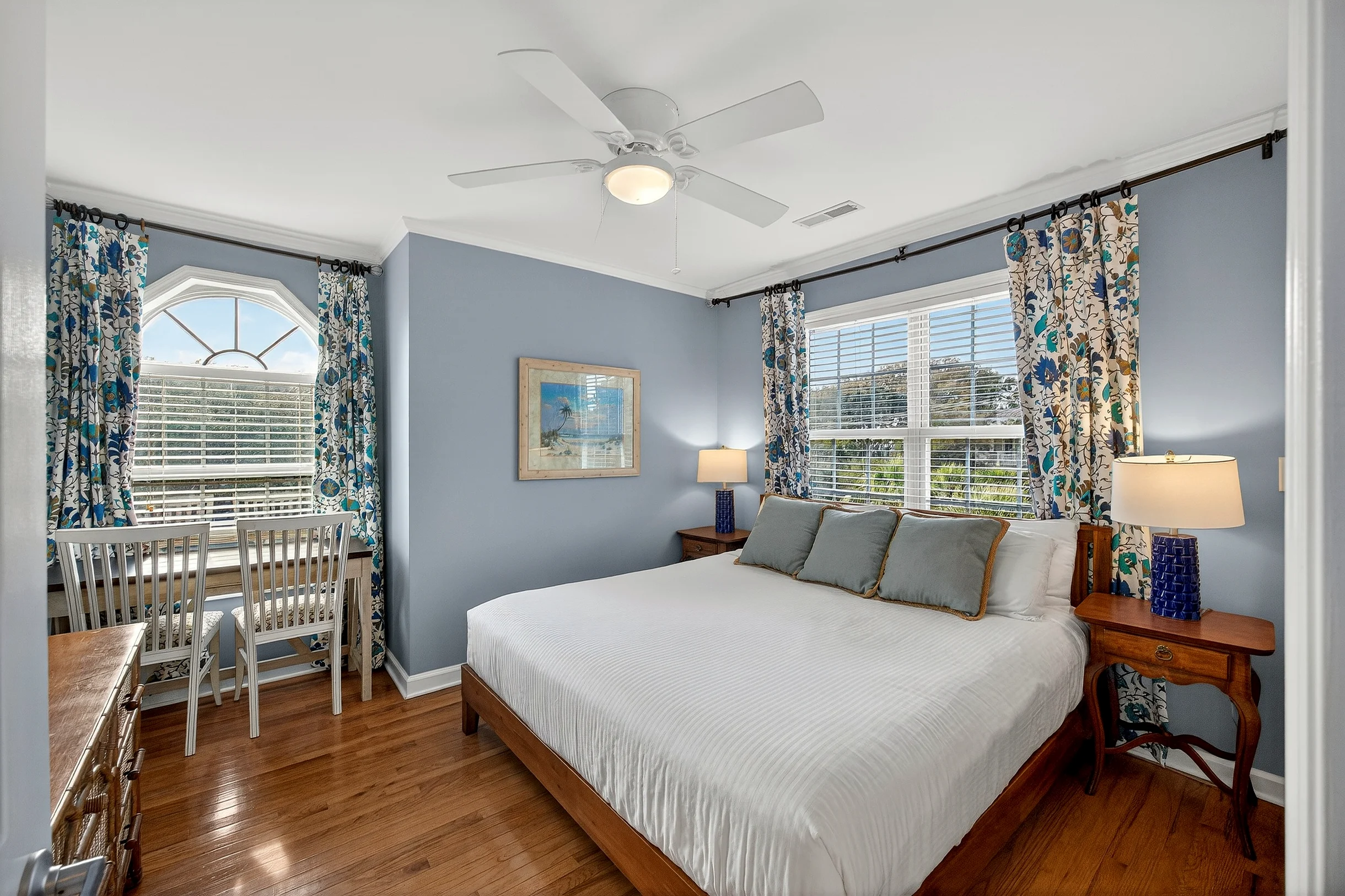 AV8-53: 8 53rd Avenue #107