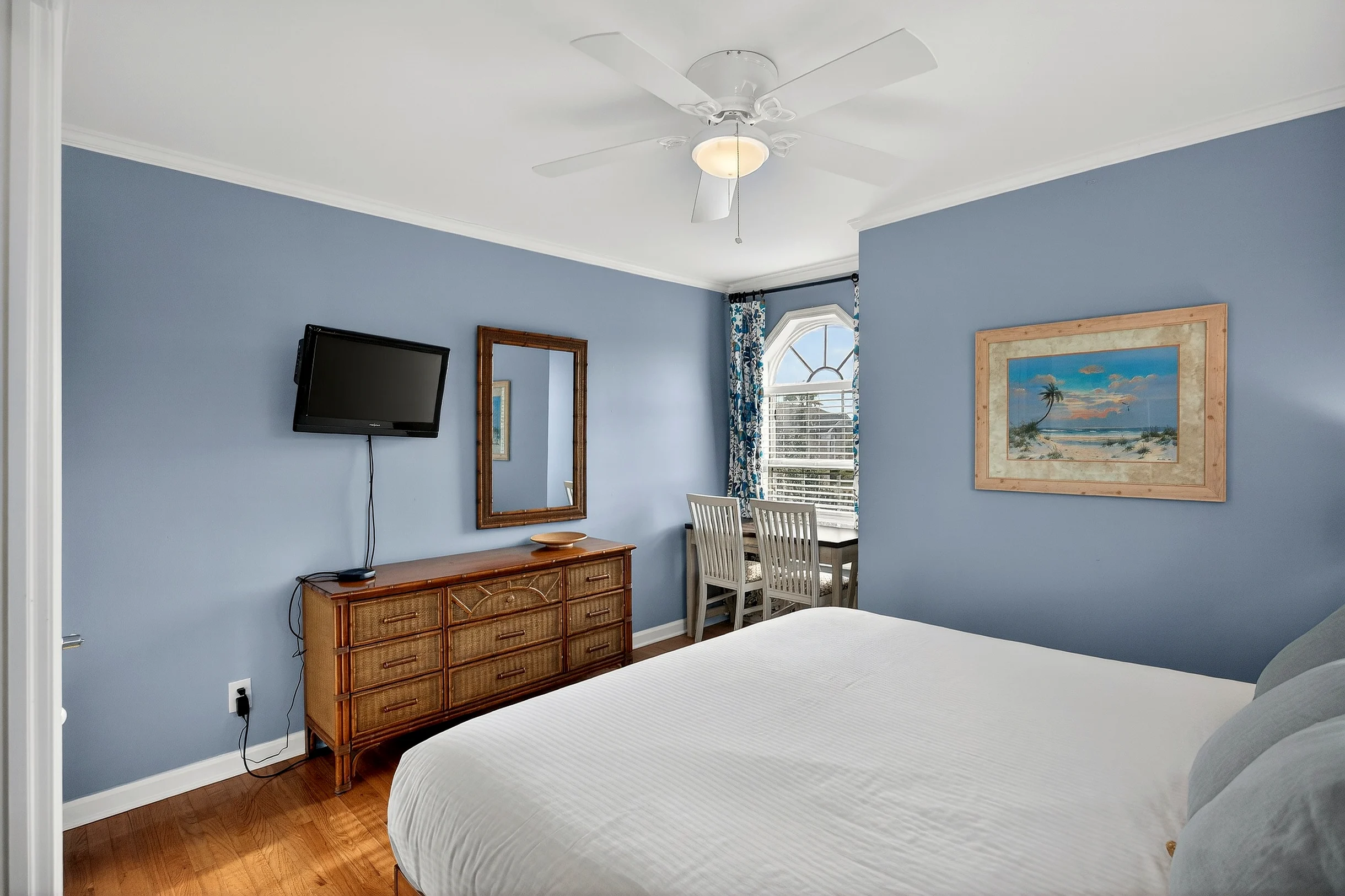 AV8-53: 8 53rd Avenue #66
