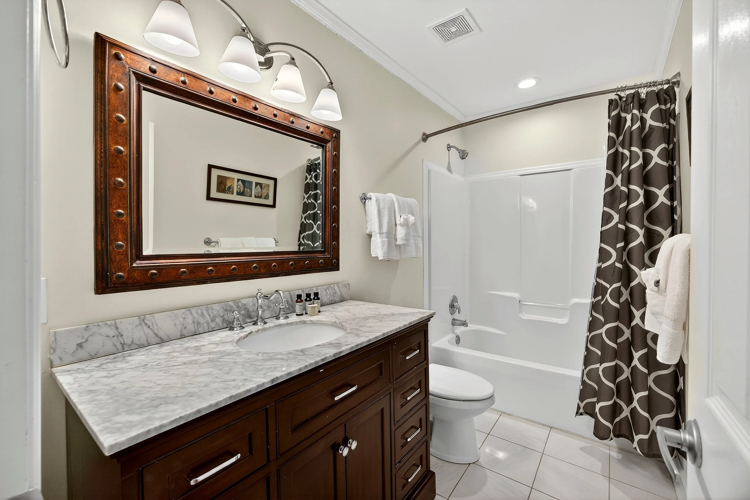 AV8-53: 8 53rd Avenue #64