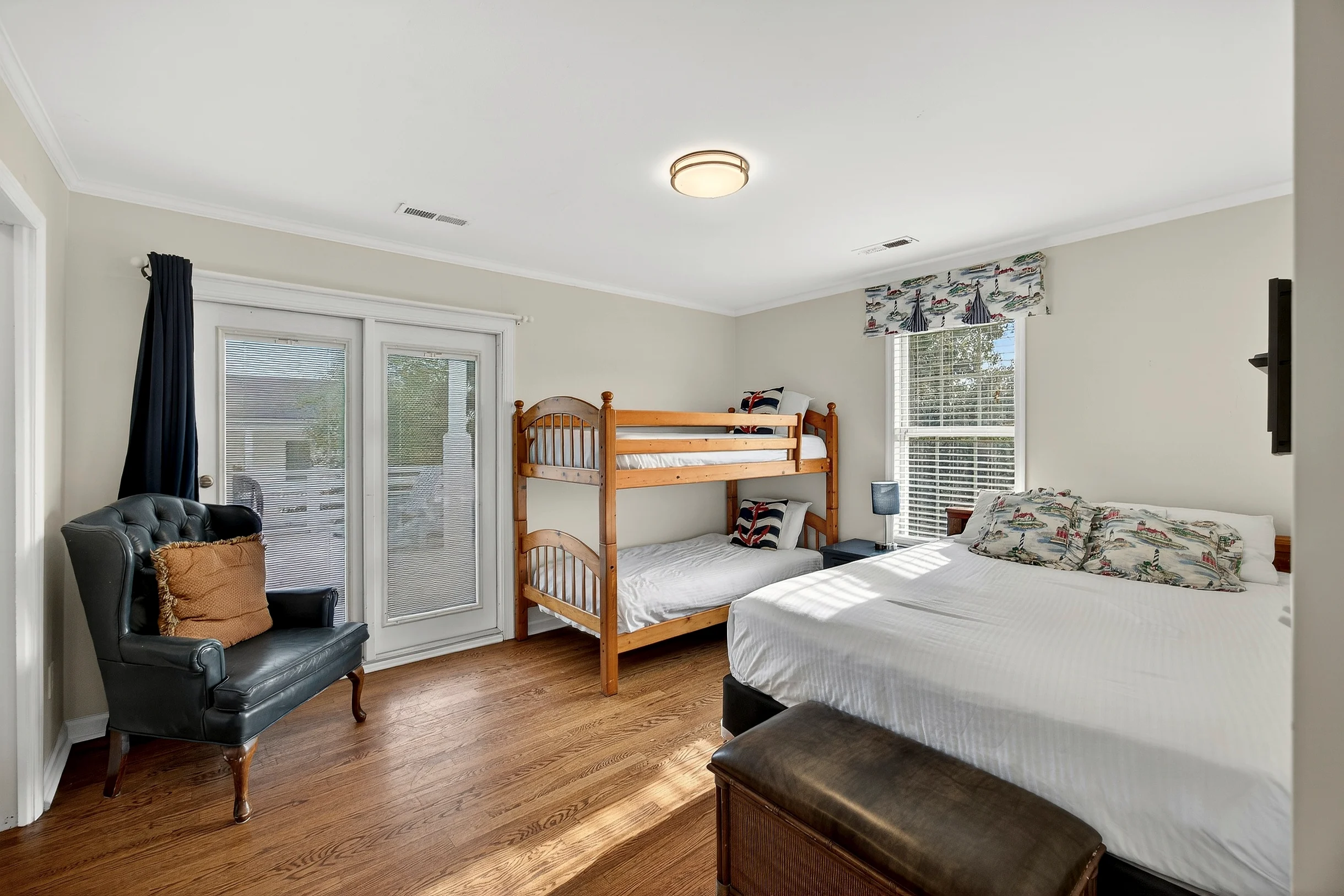 AV8-53: 8 53rd Avenue #79
