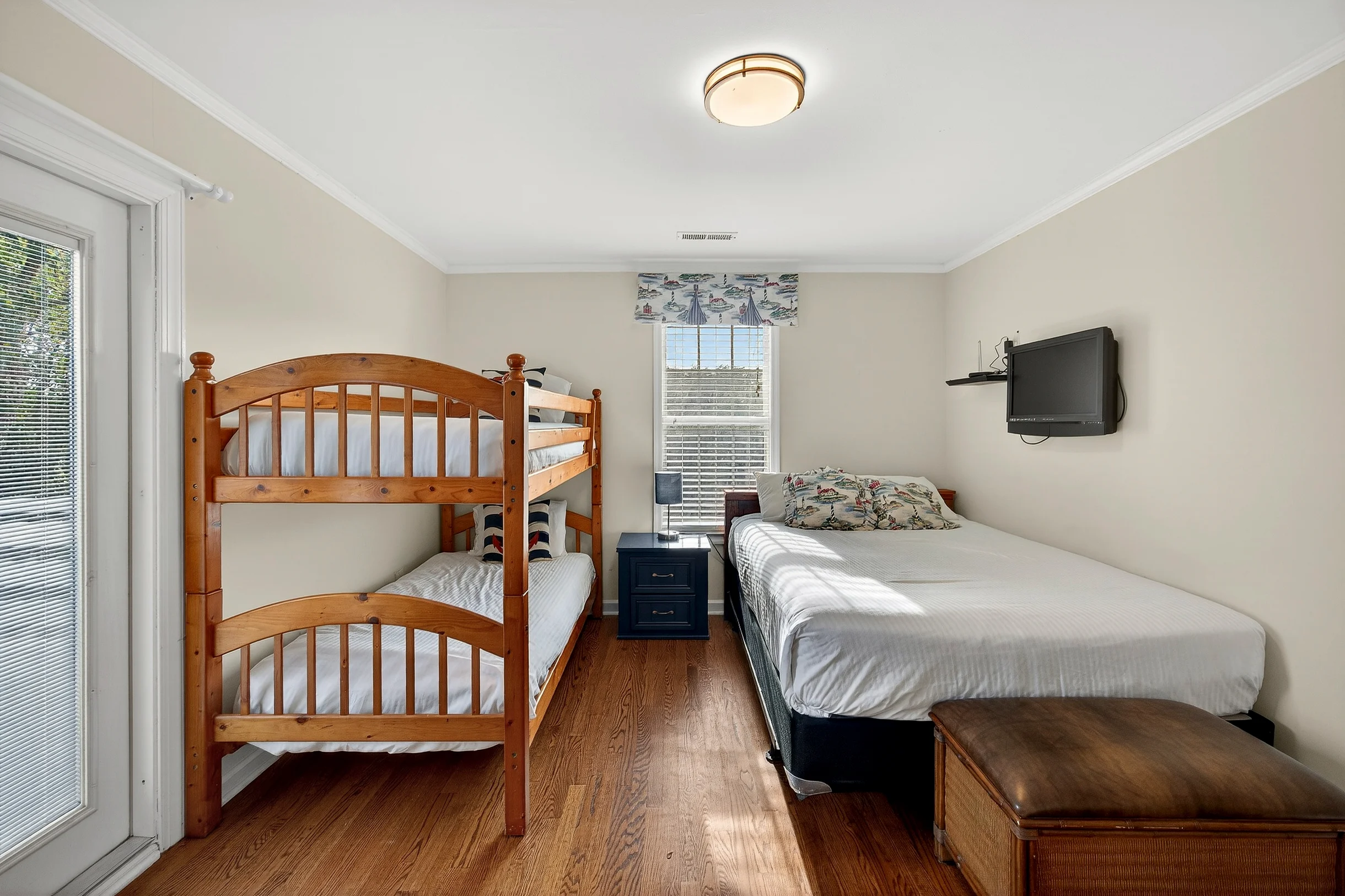AV8-53: 8 53rd Avenue #74