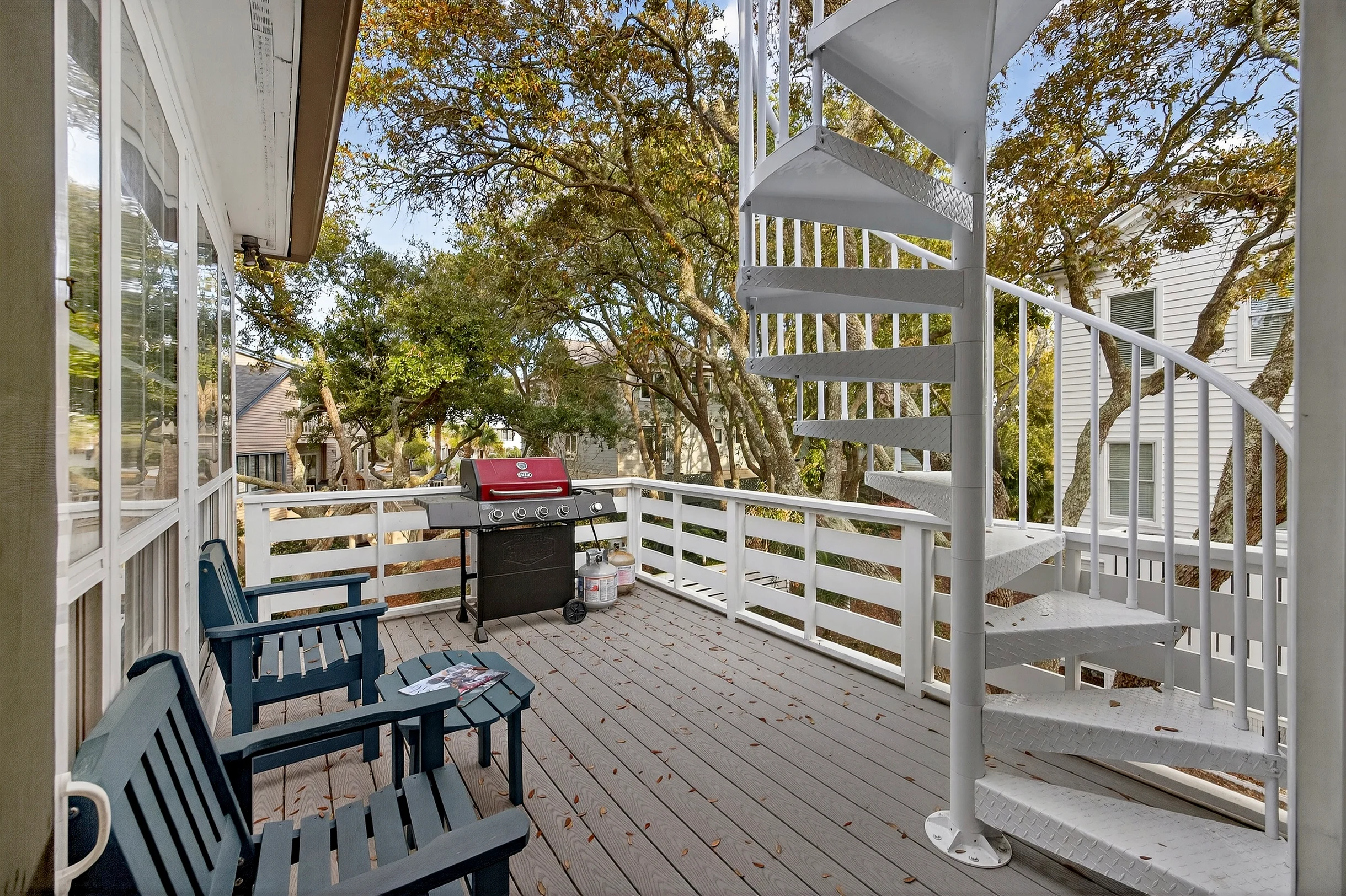 AV8-53: 8 53rd Avenue #112