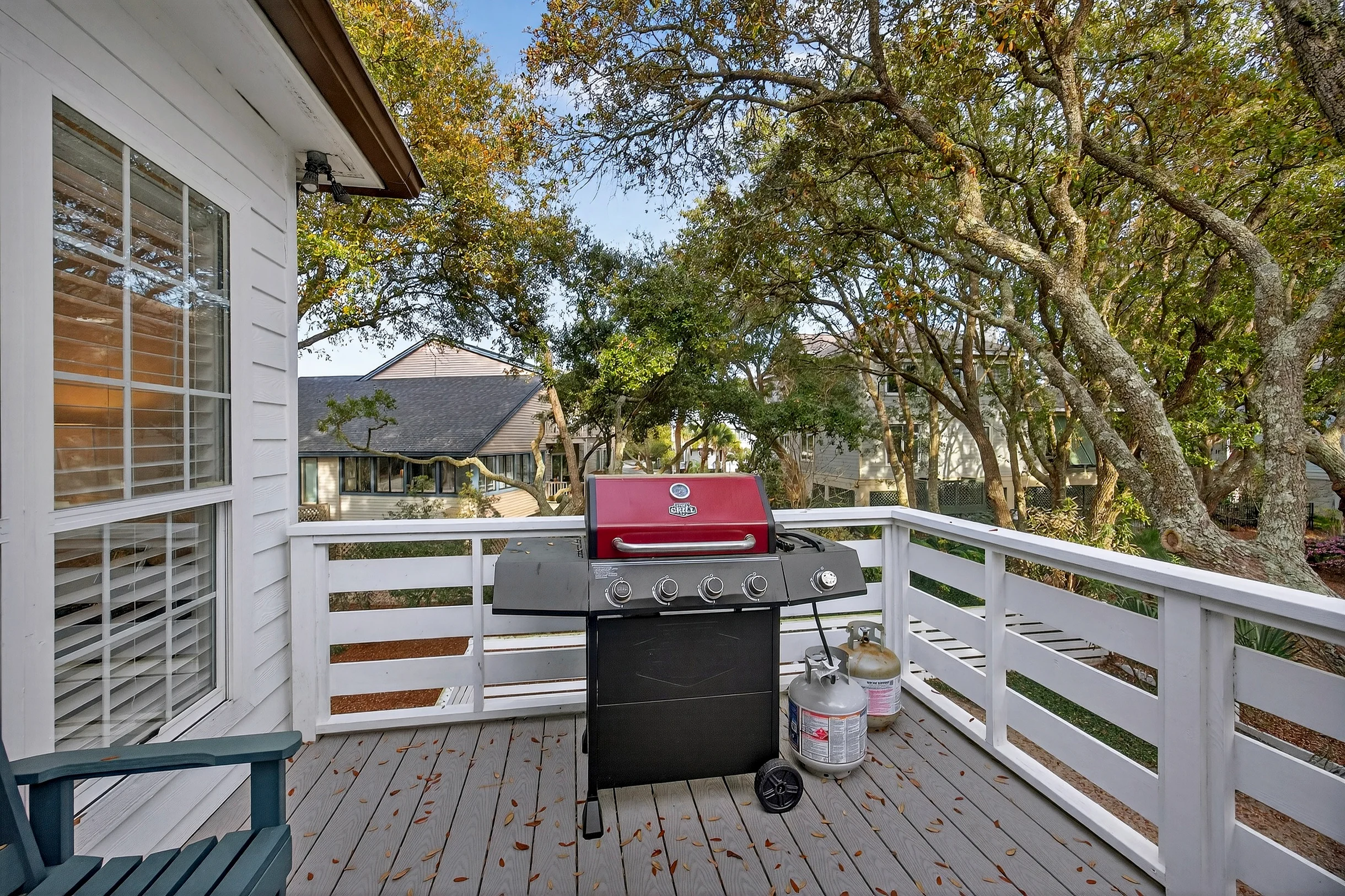 AV8-53: 8 53rd Avenue #103