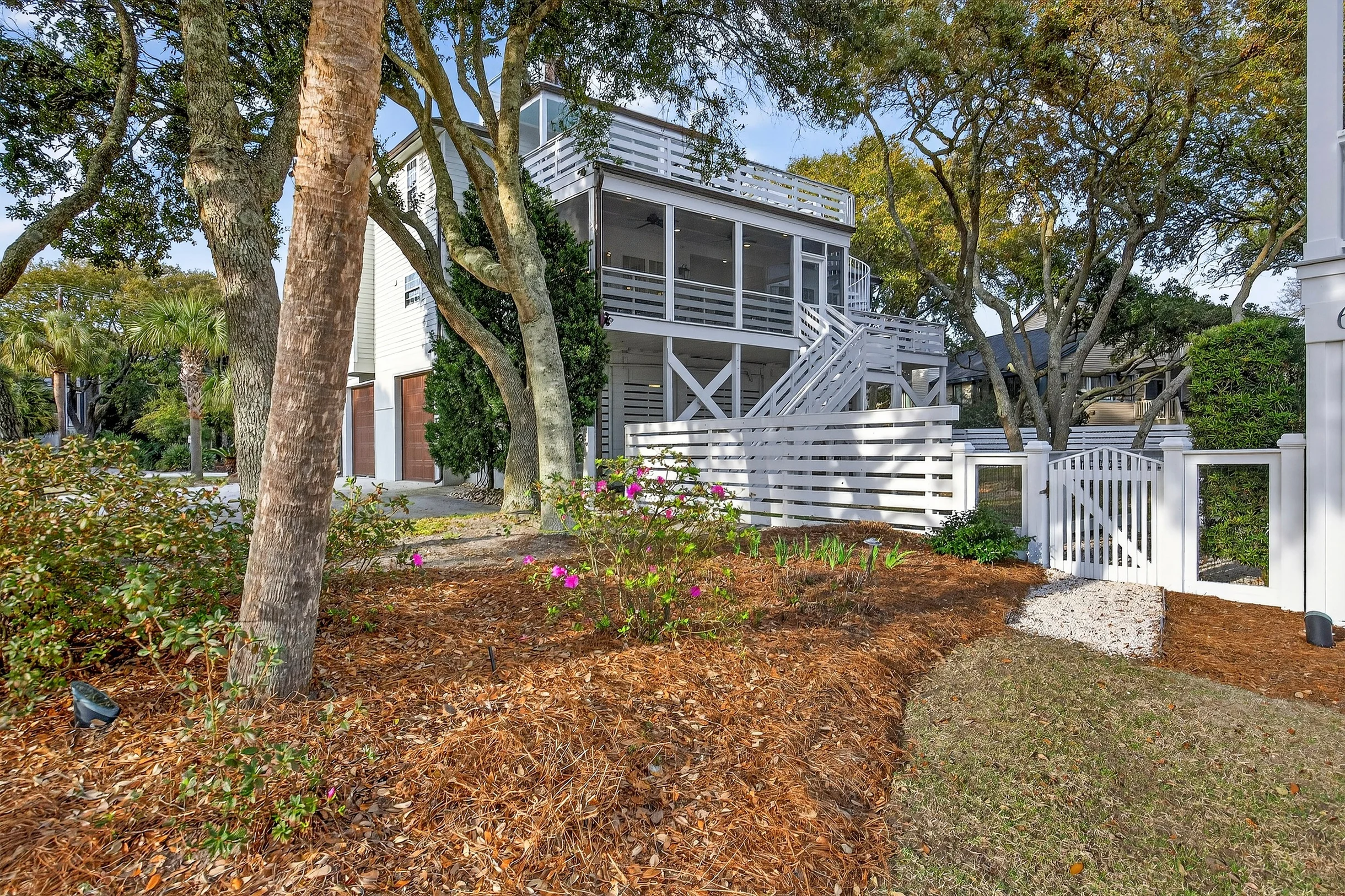 AV8-53: 8 53rd Avenue #83