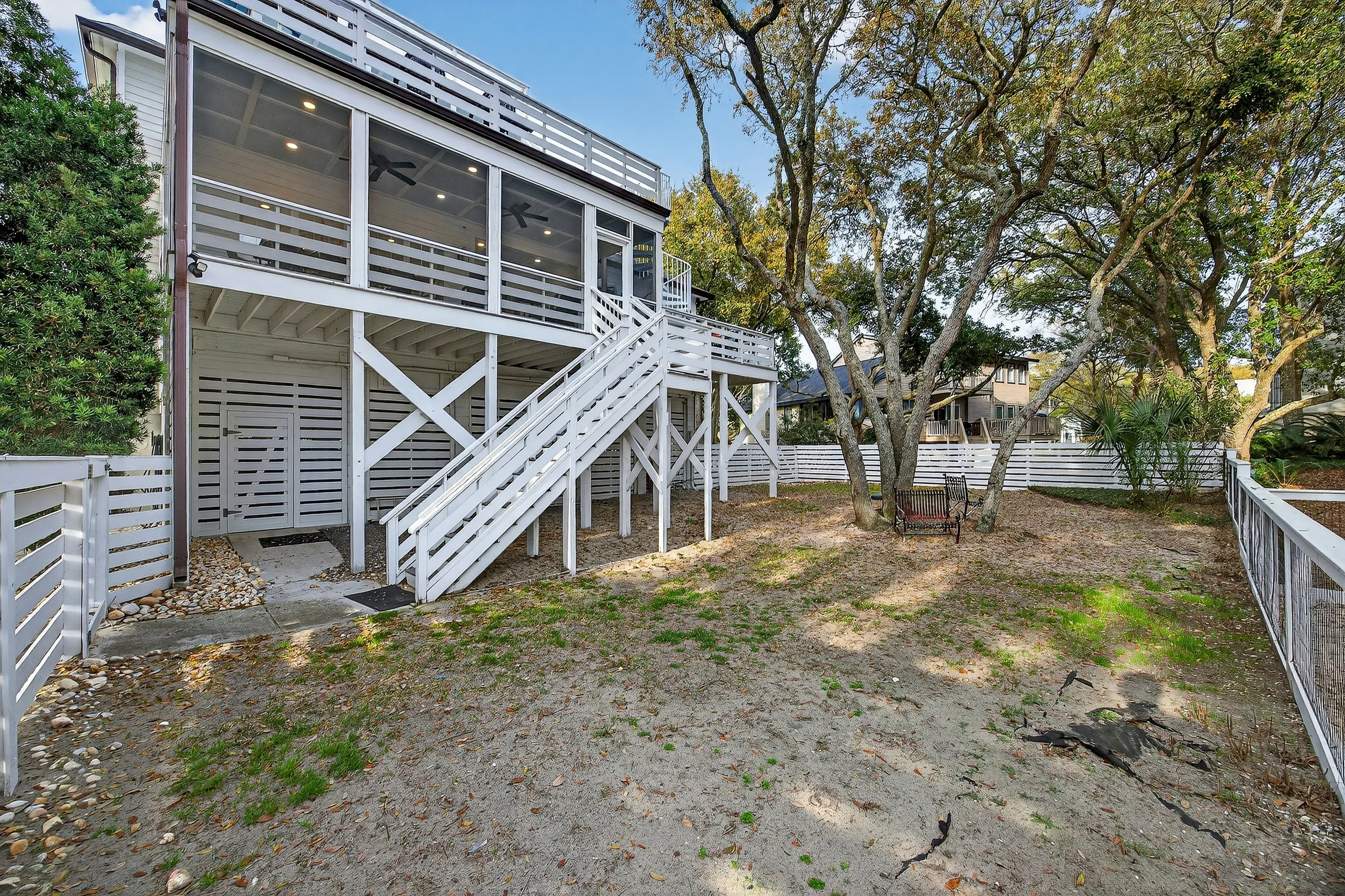 AV8-53: 8 53rd Avenue #86