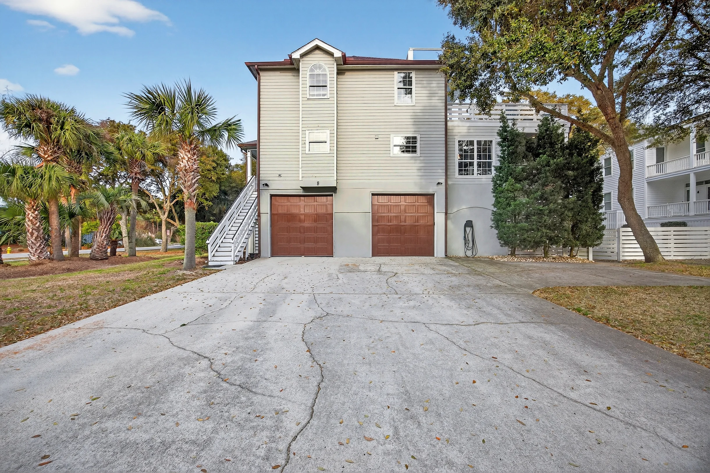 AV8-53: 8 53rd Avenue #90