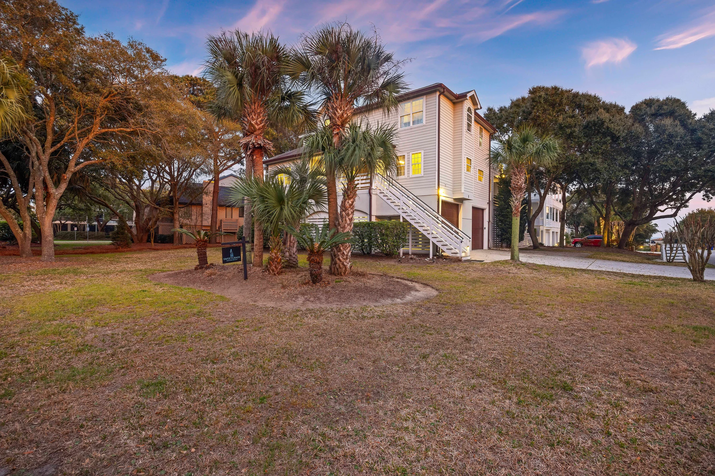 AV8-53: 8 53rd Avenue #73