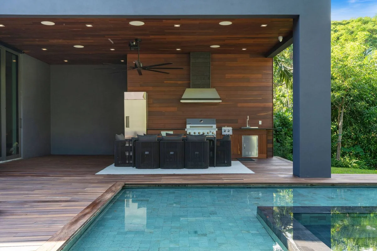 Home in Miami property photo 4