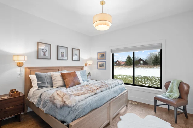 BEDROOM image 1