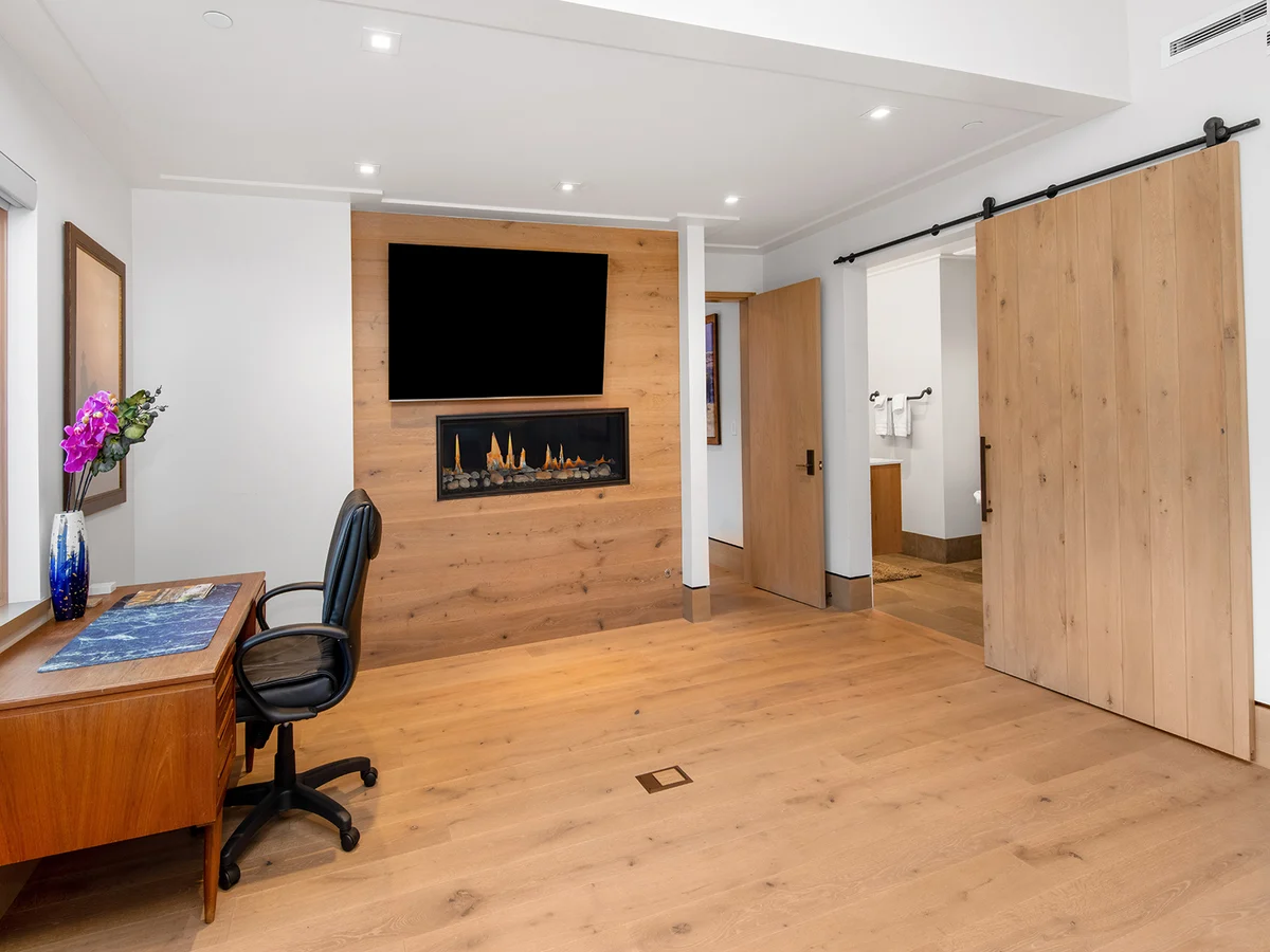 Red Lion Penthouse #80