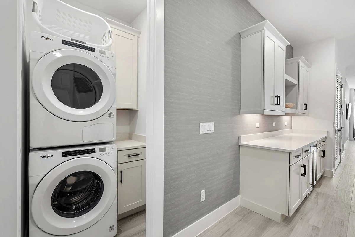 HI3051HL303: 3 bed, seascape #80