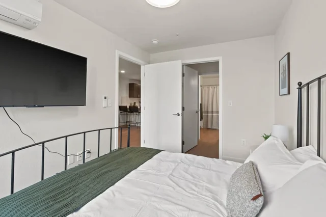 Bedroom 1 image 1