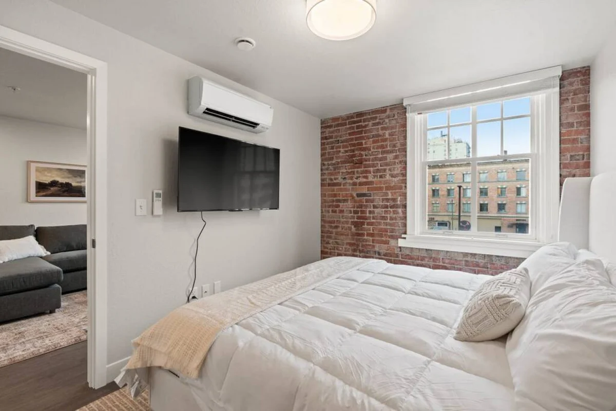 Bedroom 1 image 1