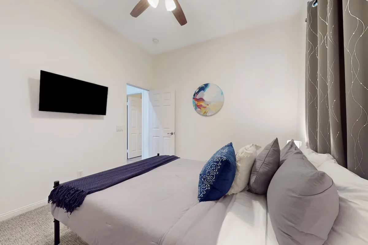 Bedroom 2 image 1