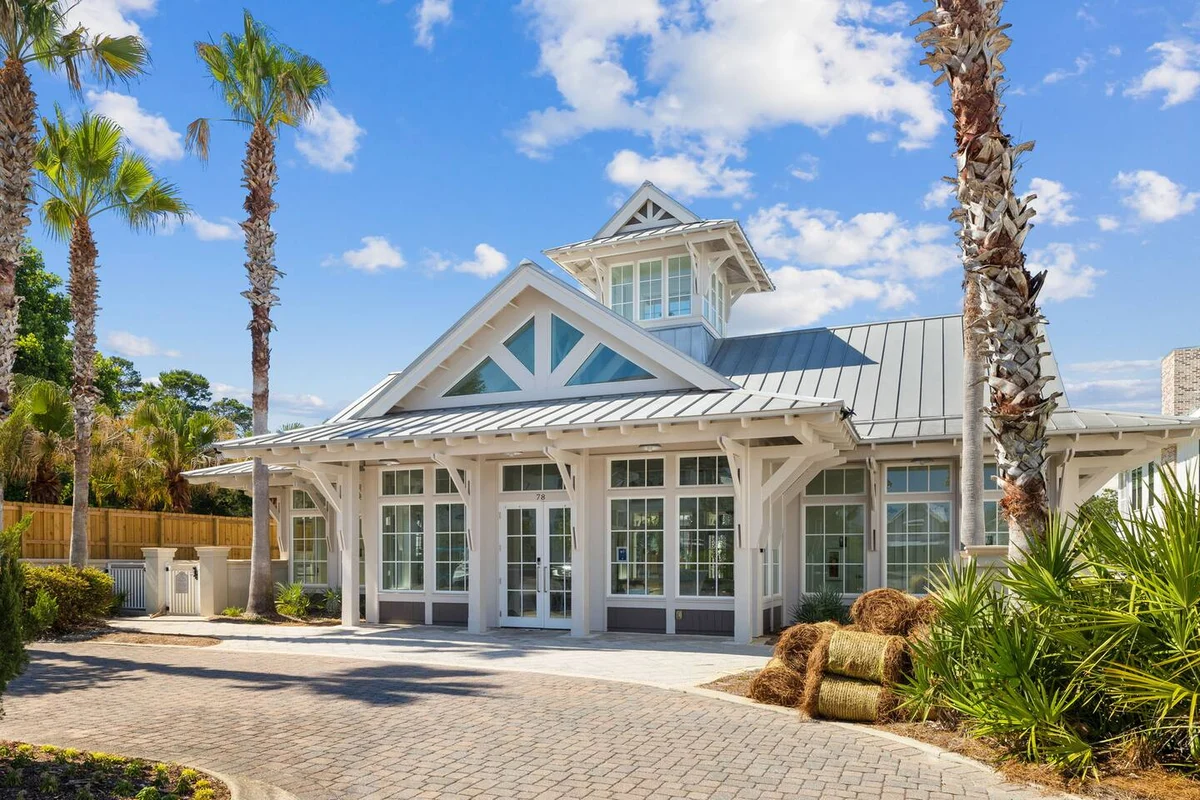 Walk to Beach in 15! Pet Friendly, Pool, Dock #4